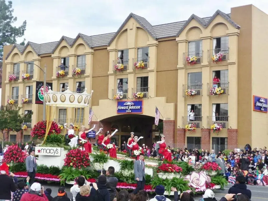 Property building in Howard Johnson by Wyndham Pasadena Property building in Howard Johnson by Wyndham Pasadena