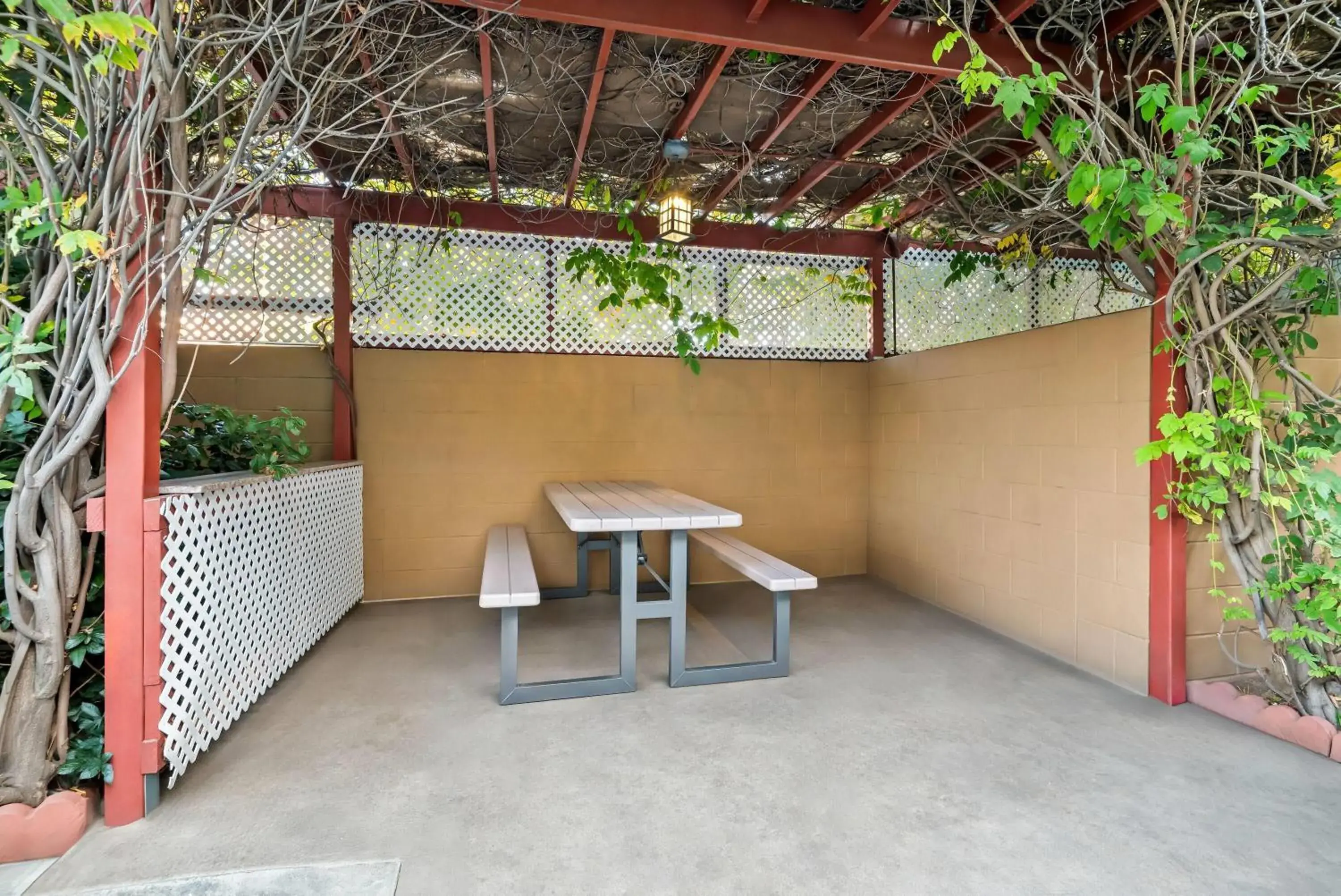 Bed in Howard Johnson by Wyndham Pasadena Bed in Howard Johnson by Wyndham Pasadena