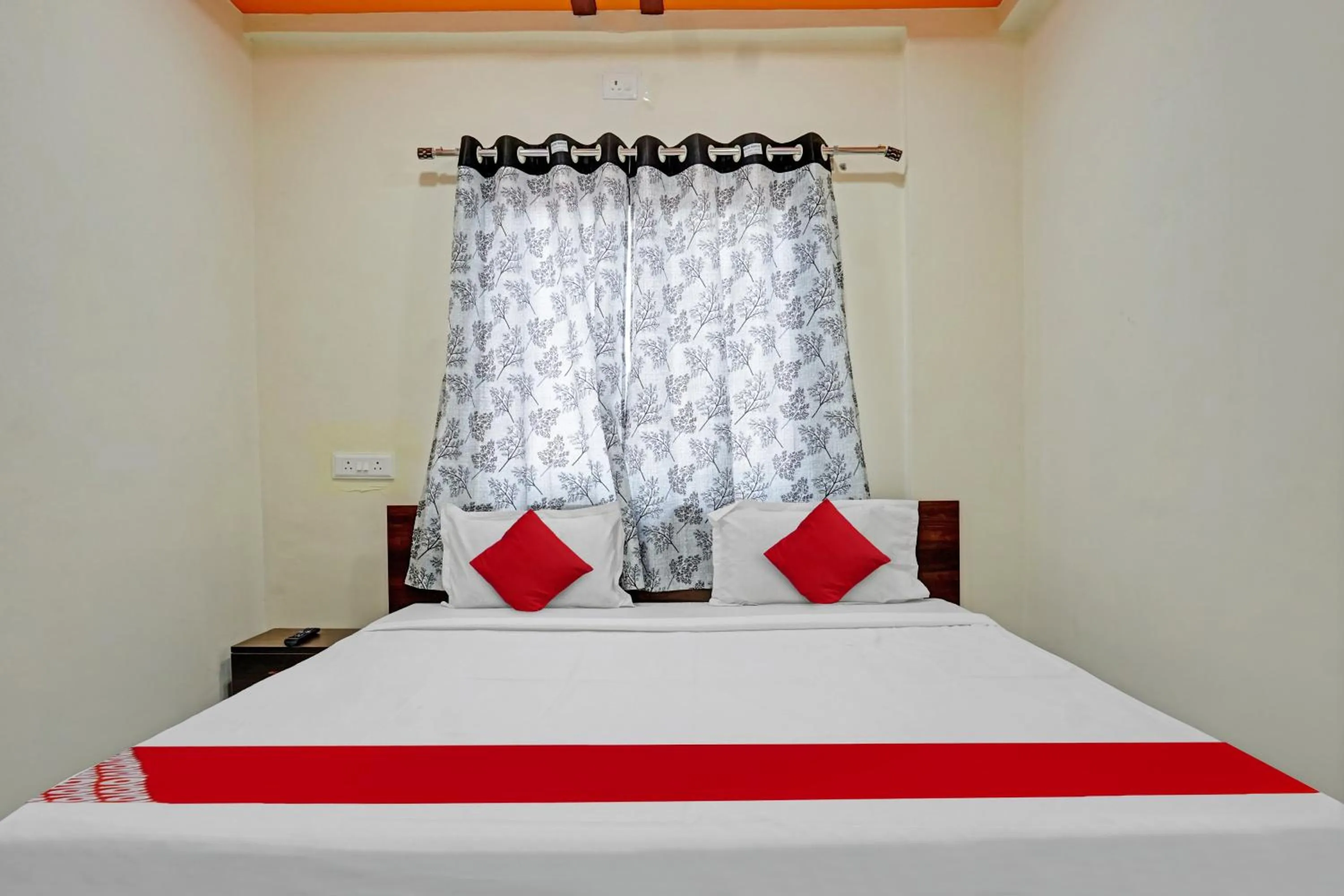 Bedroom in OYO Flagship Sai Balaji Lodge