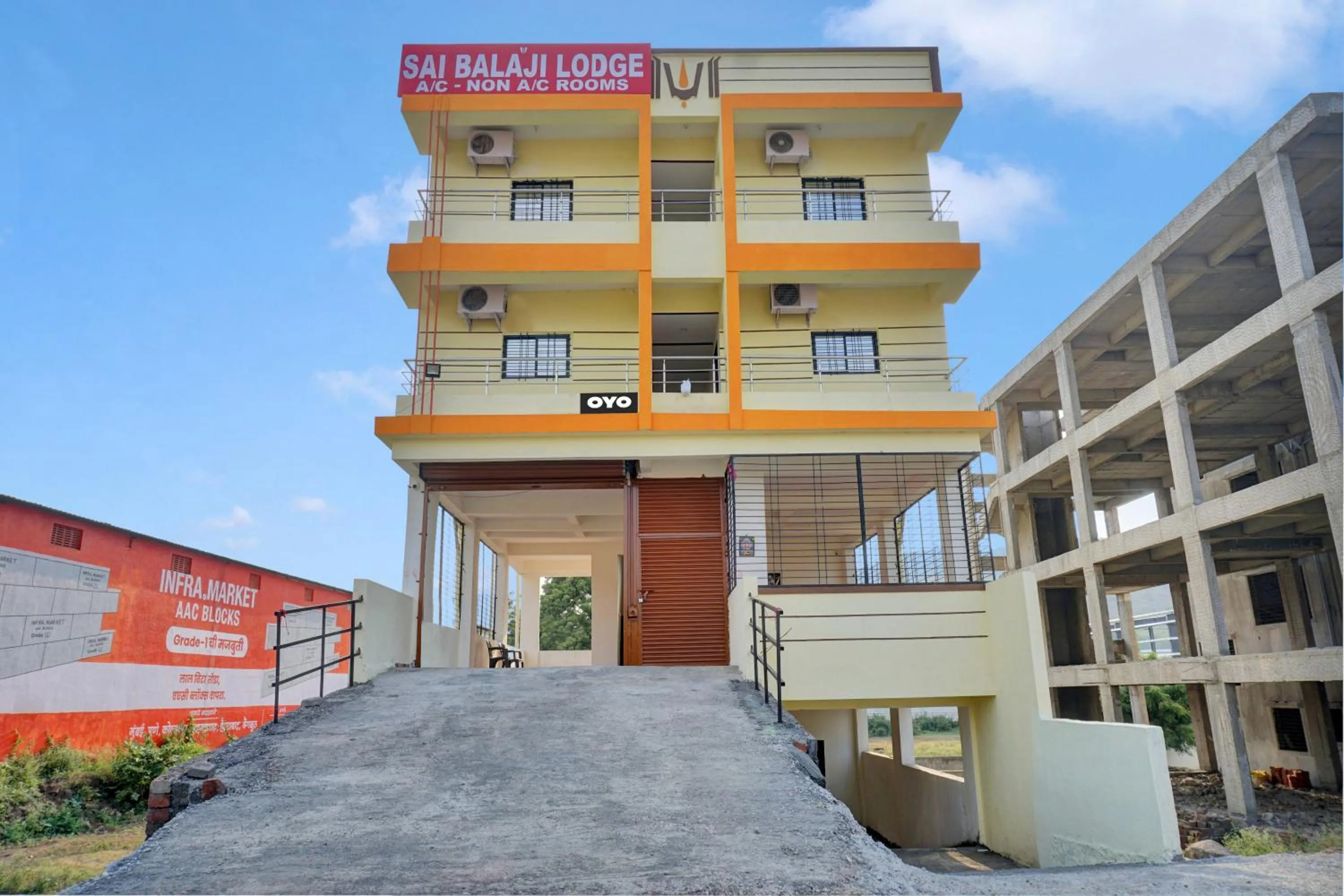 Facade/entrance, Property Building in OYO Flagship Sai Balaji Lodge