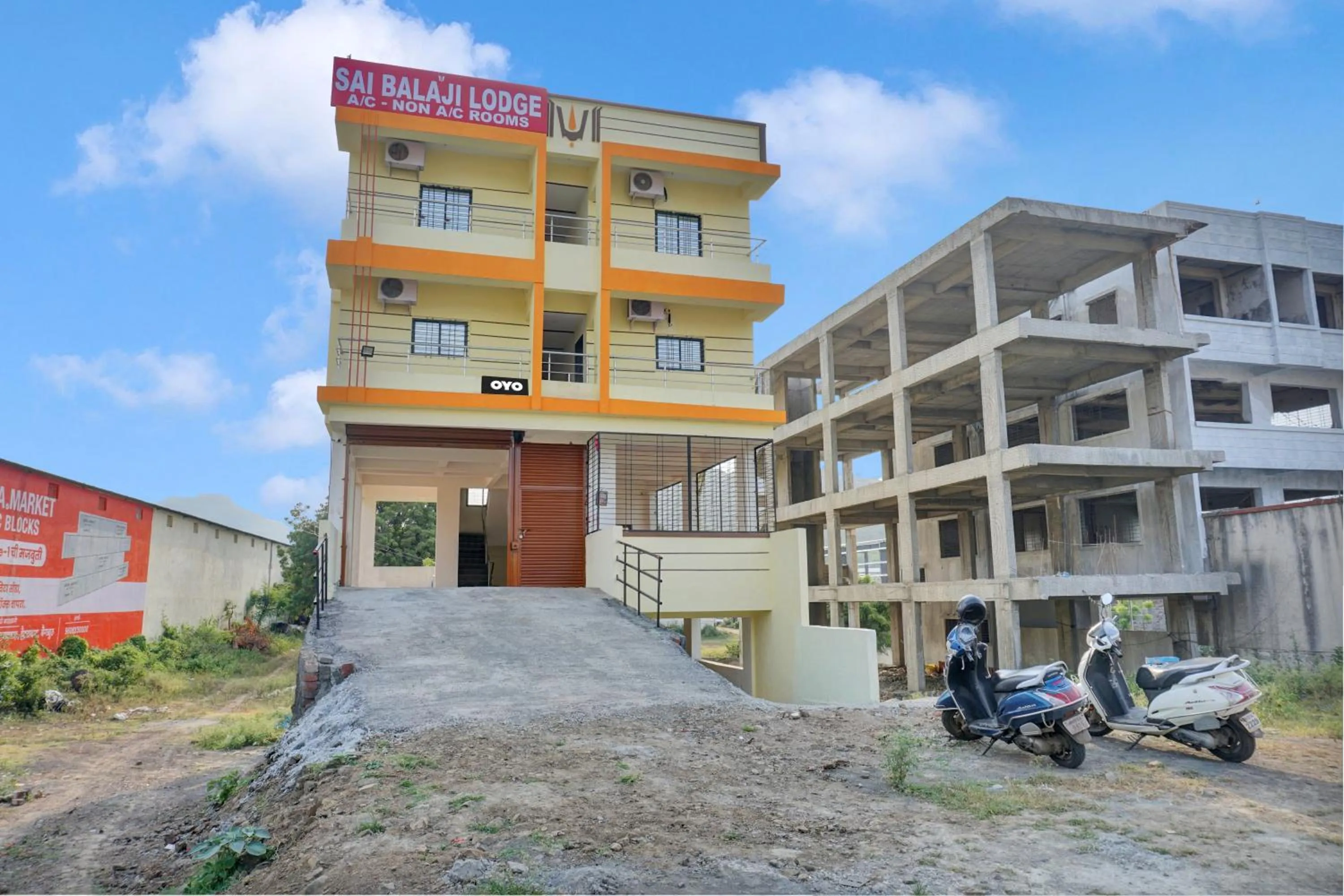 Facade/entrance, Property Building in OYO Flagship Sai Balaji Lodge