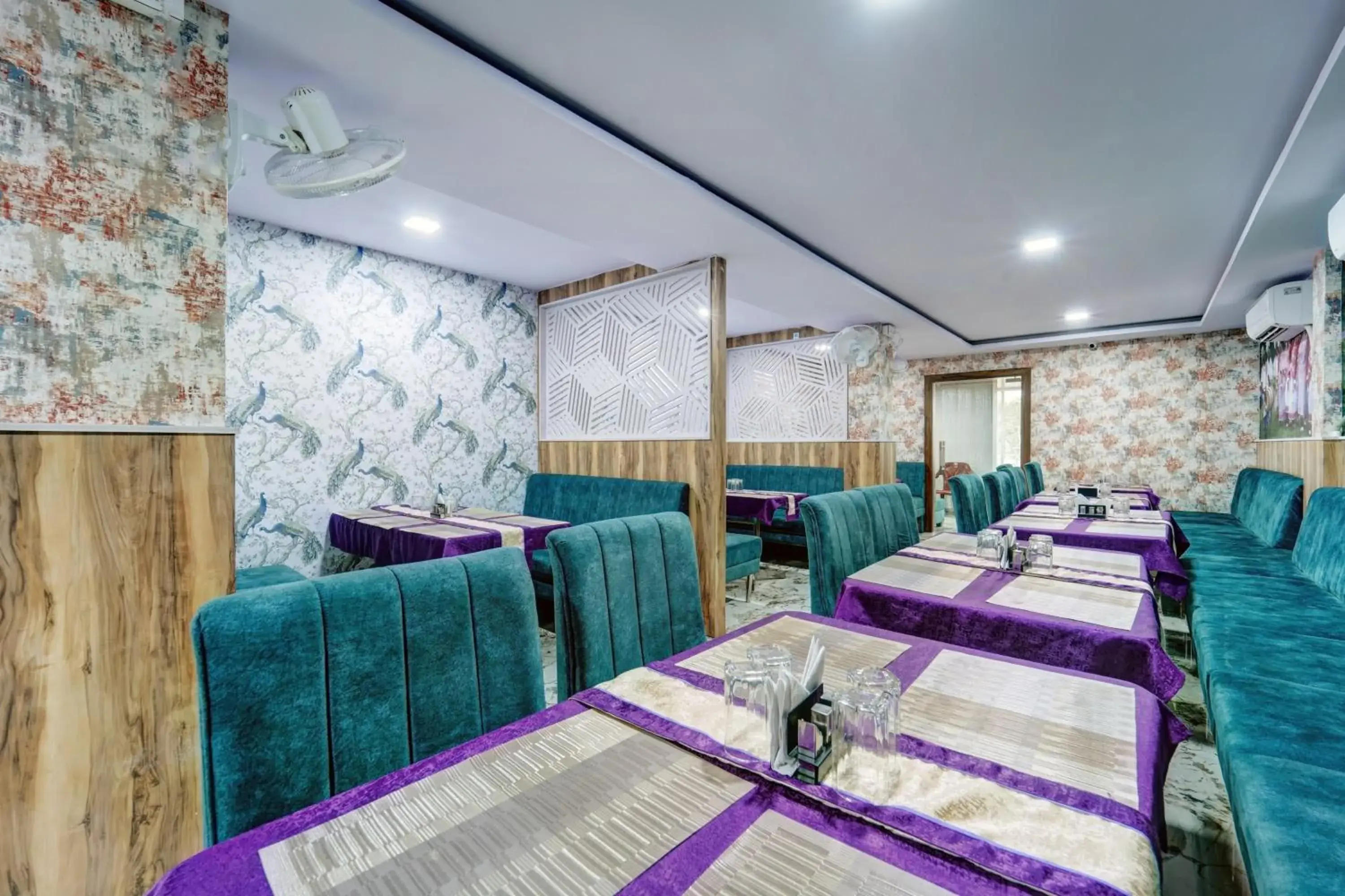 Restaurant/places to eat in Hotel O Snug Inn Restaurant/places to eat in Hotel O Snug Inn