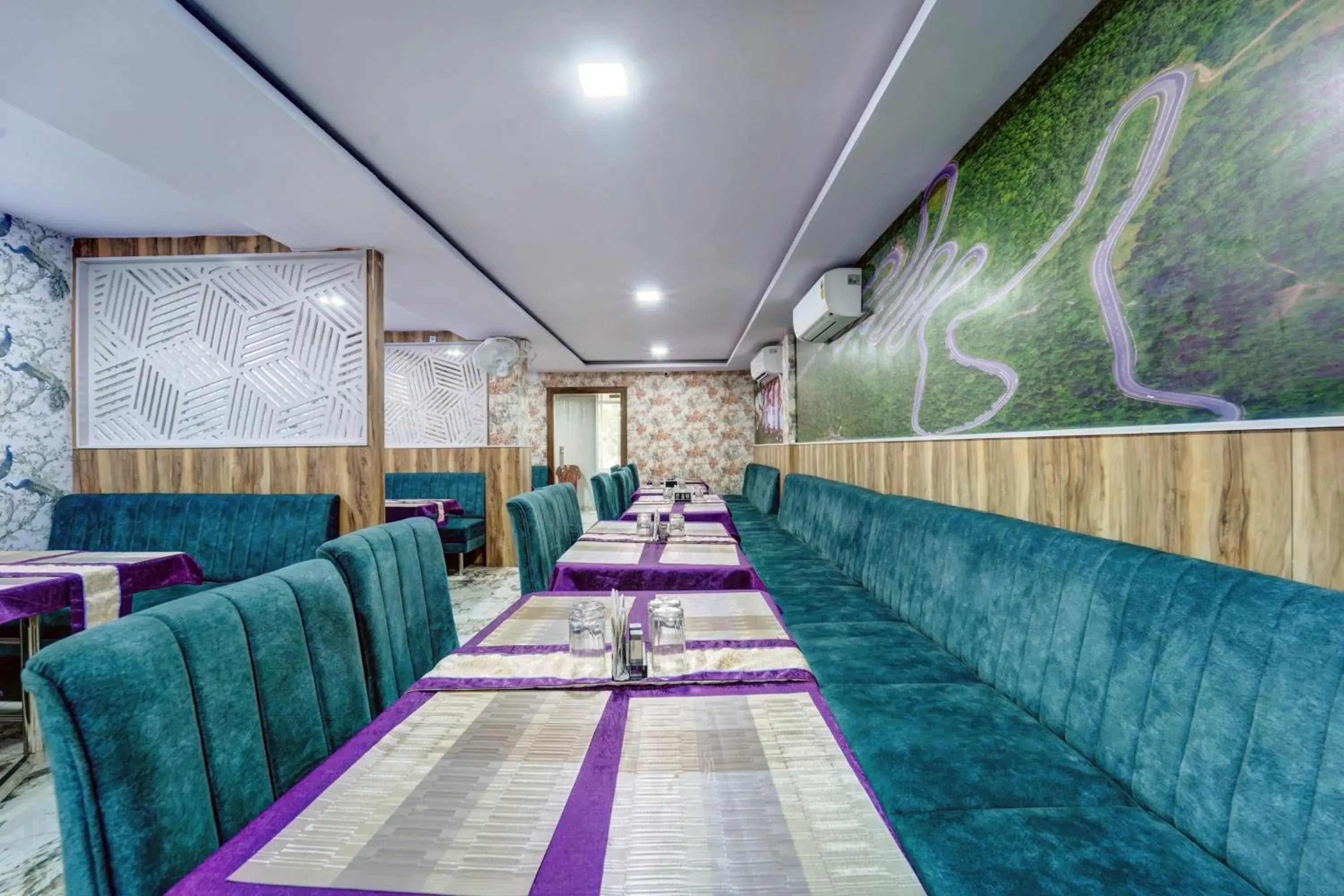 Restaurant/places to eat in Hotel O Snug Inn Restaurant/places to eat in Hotel O Snug Inn