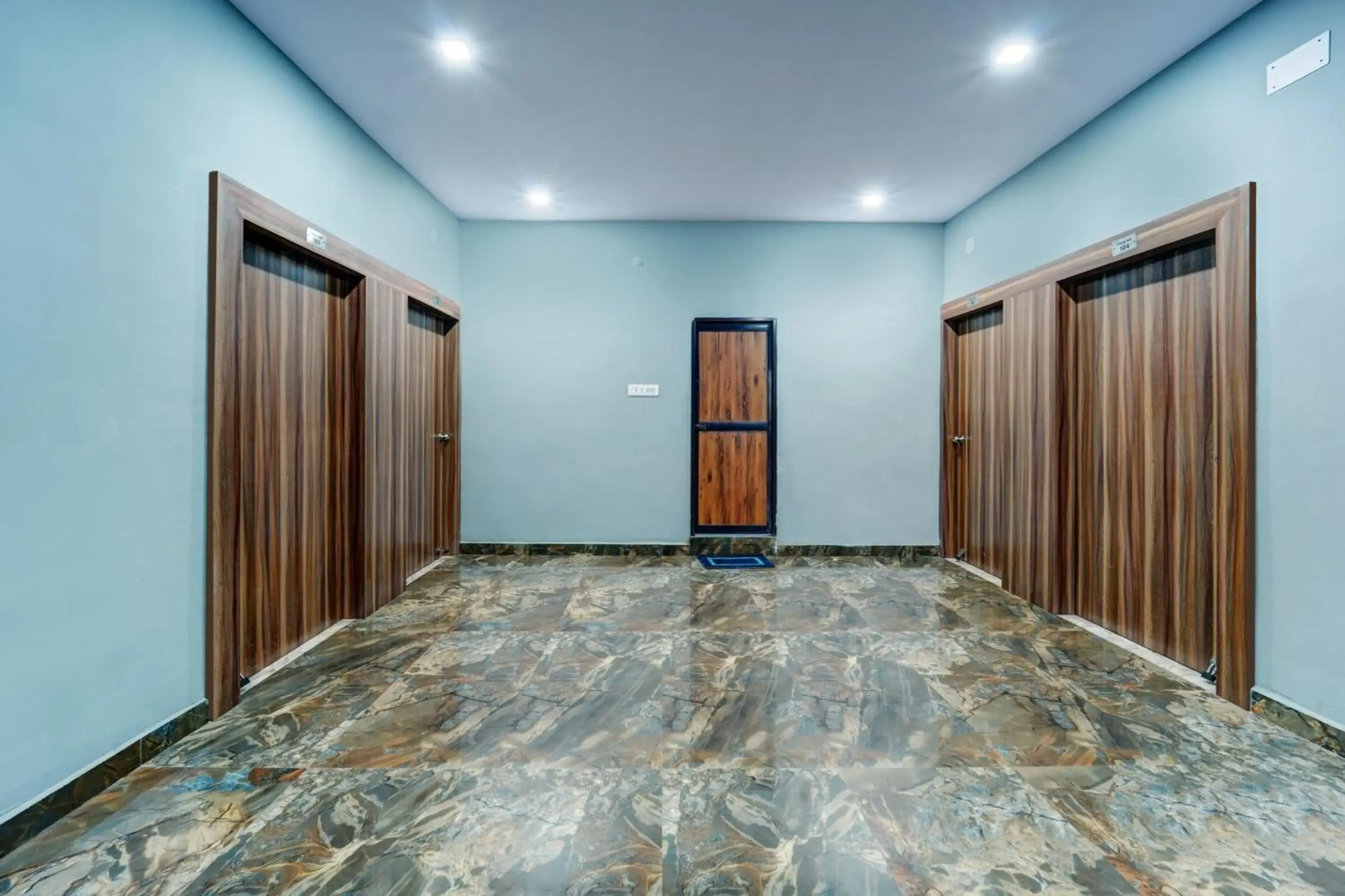 Lobby or reception in Hotel O Snug Inn Lobby or reception in Hotel O Snug Inn