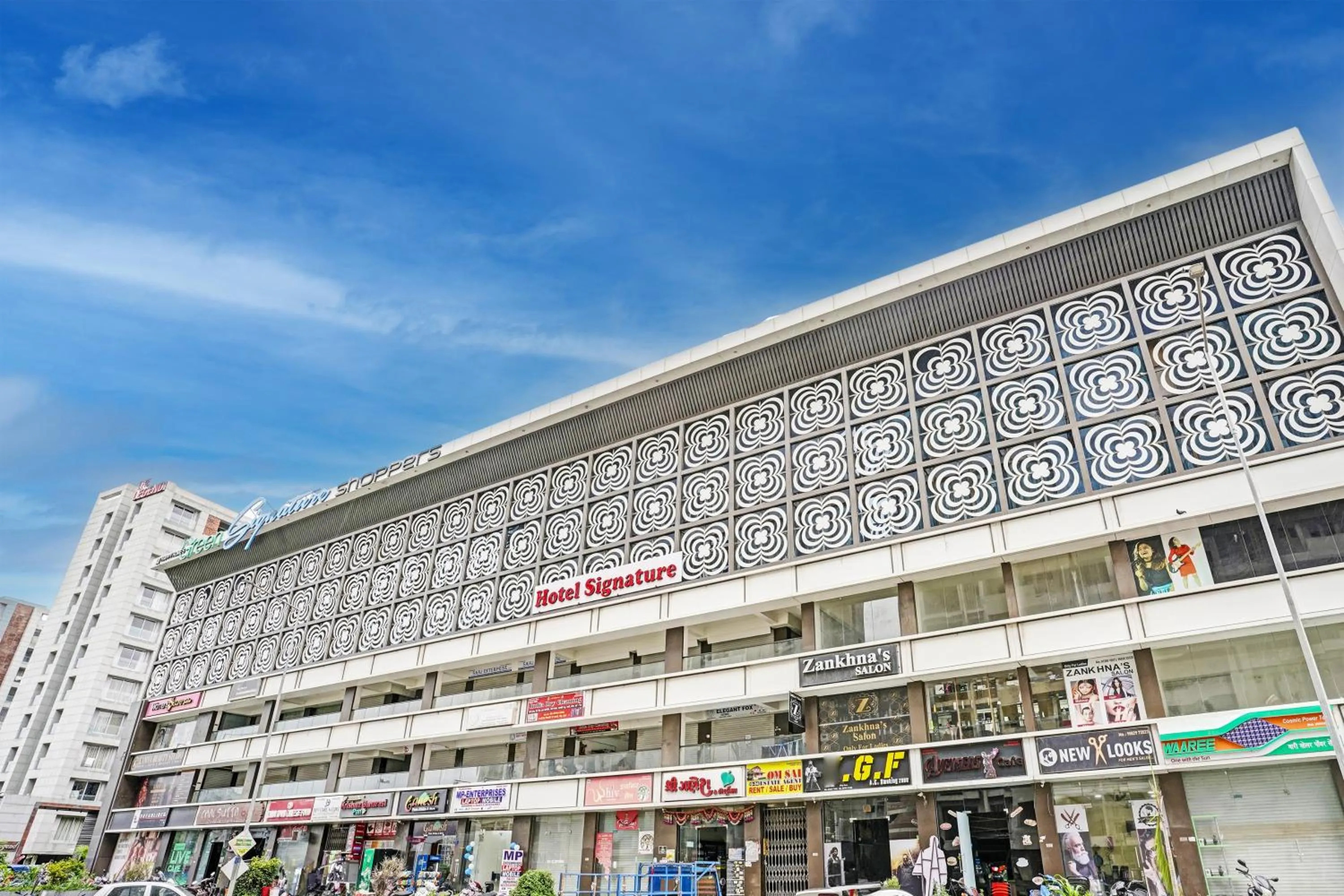 Facade/entrance in Hotel O Green Signature