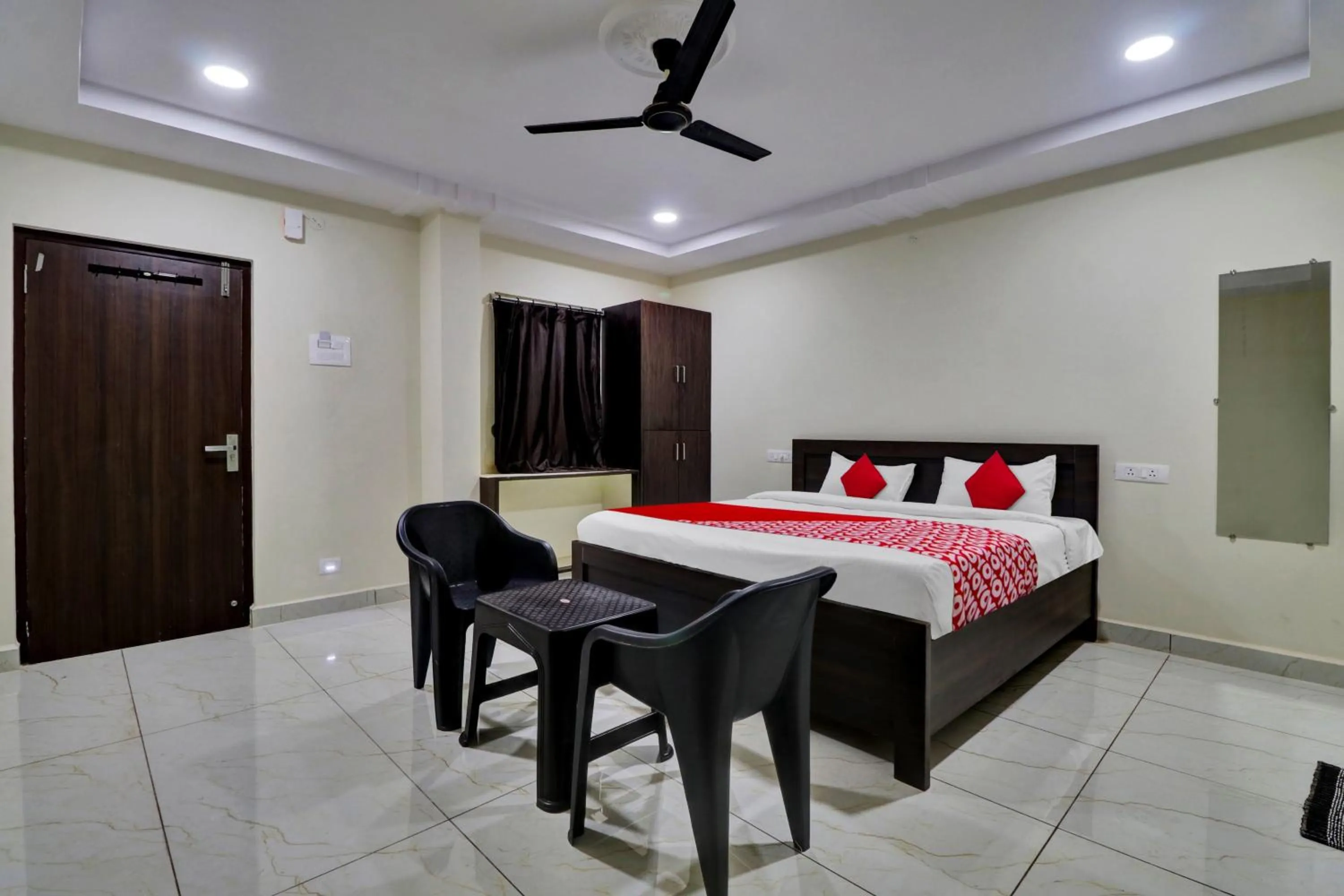 Bedroom, Bed in OYO Flagship Ak Pride