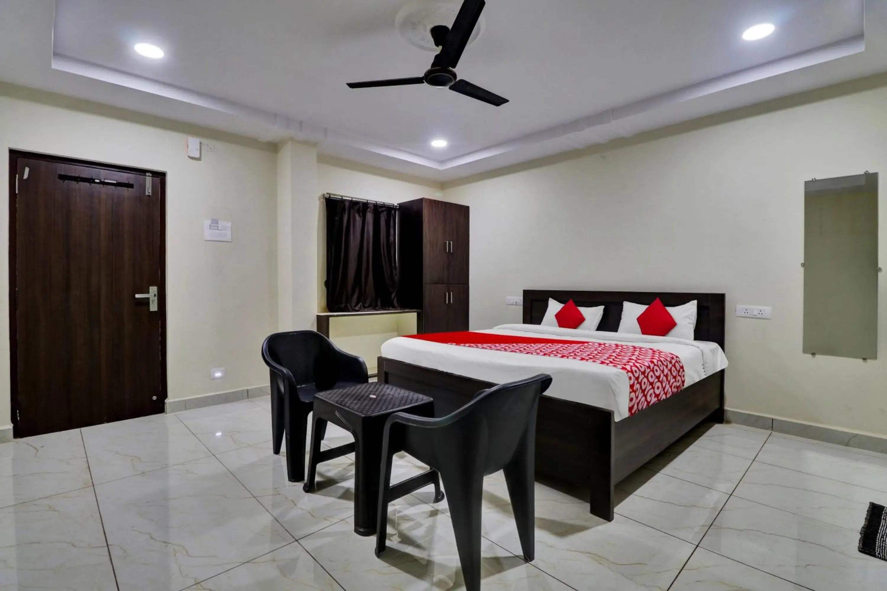 Standard Double Room - single occupancy in OYO Flagship Ak Pride Standard Double Room - single occupancy in OYO Flagship Ak Pride