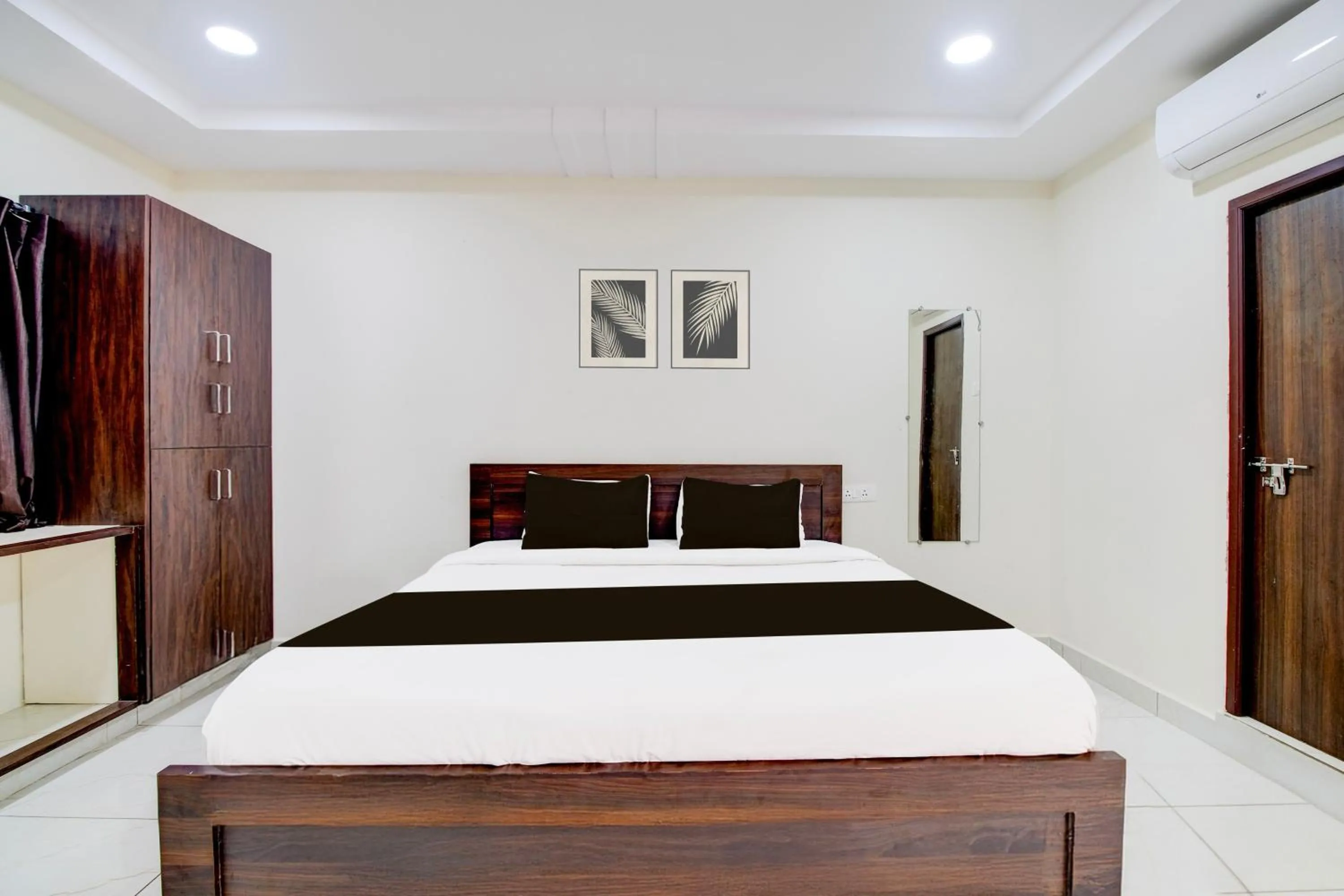 Bedroom, Bed in Super Hotel O Ramavarapadu Near PVR Icon