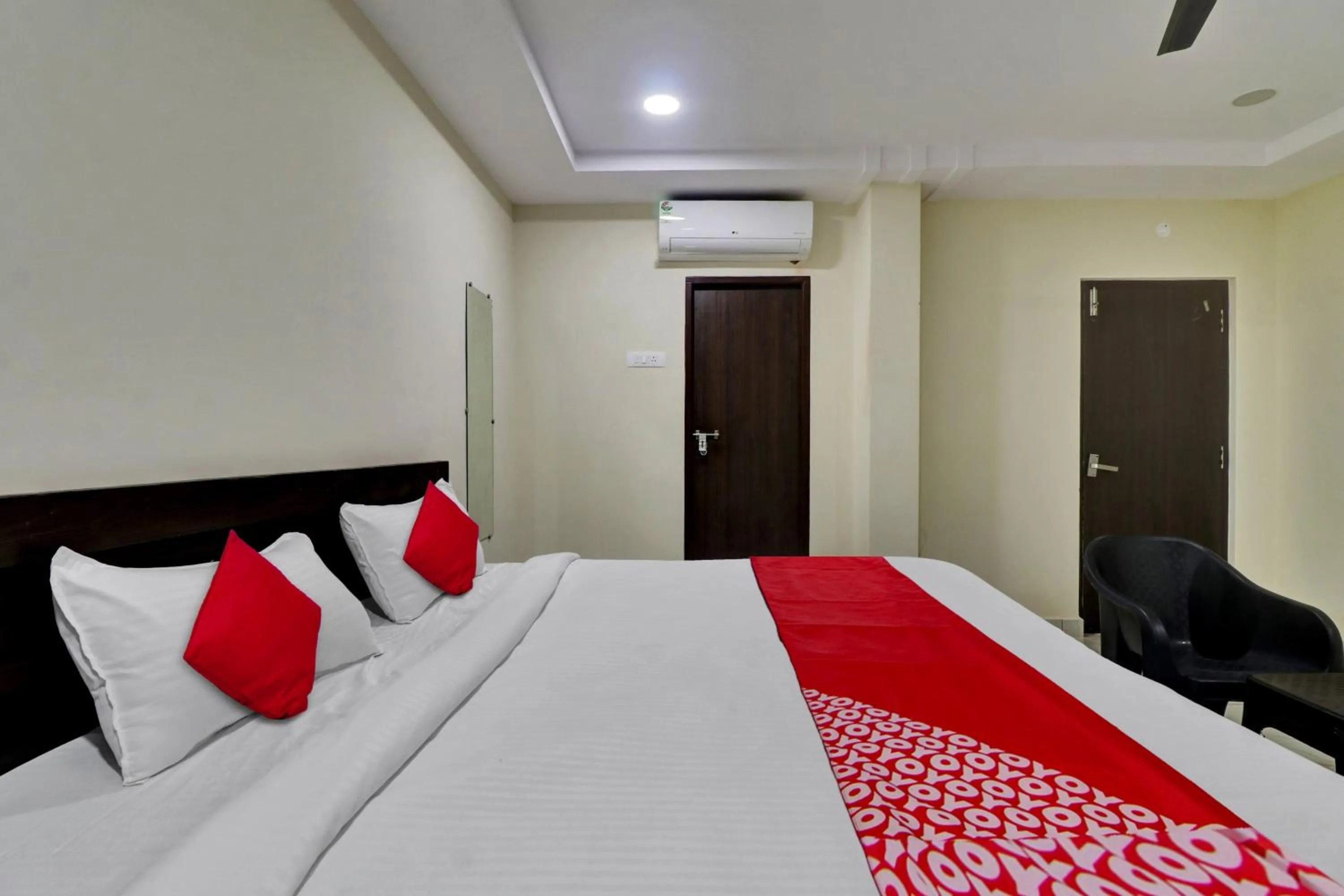 Bedroom, Bed in OYO Flagship Ak Pride