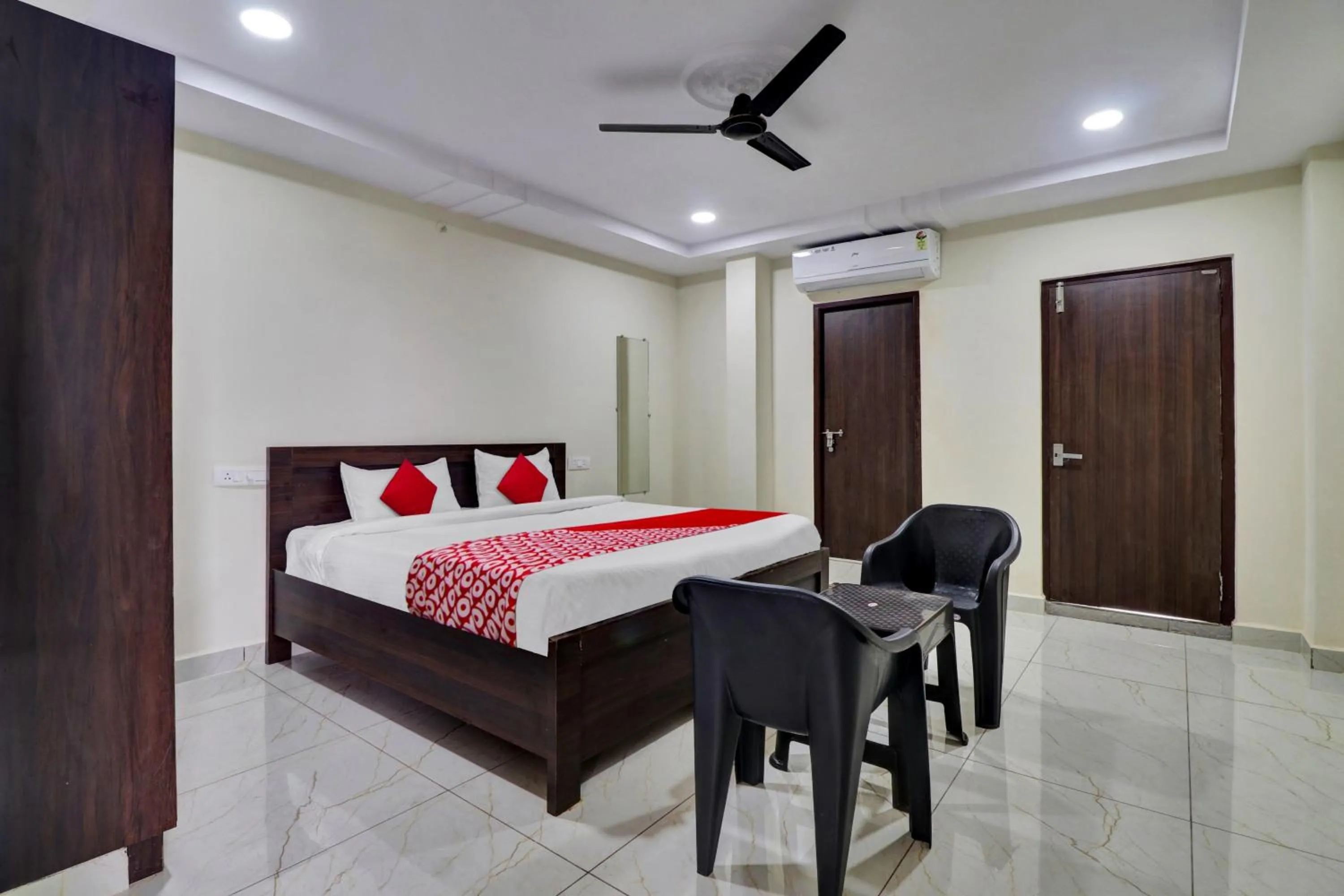 Bedroom, Bed in OYO Flagship Ak Pride