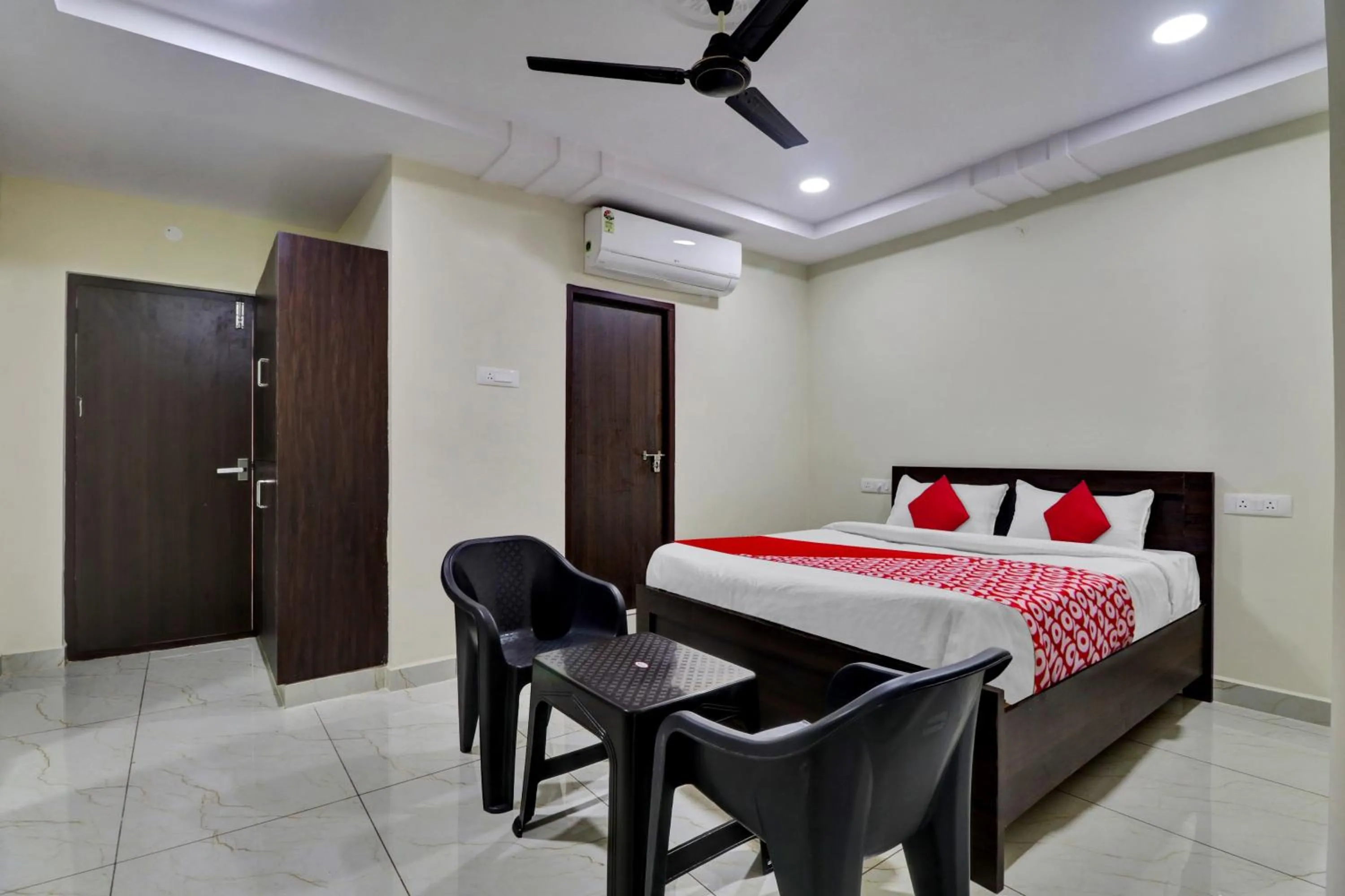 Bedroom, Bed in OYO Flagship Ak Pride