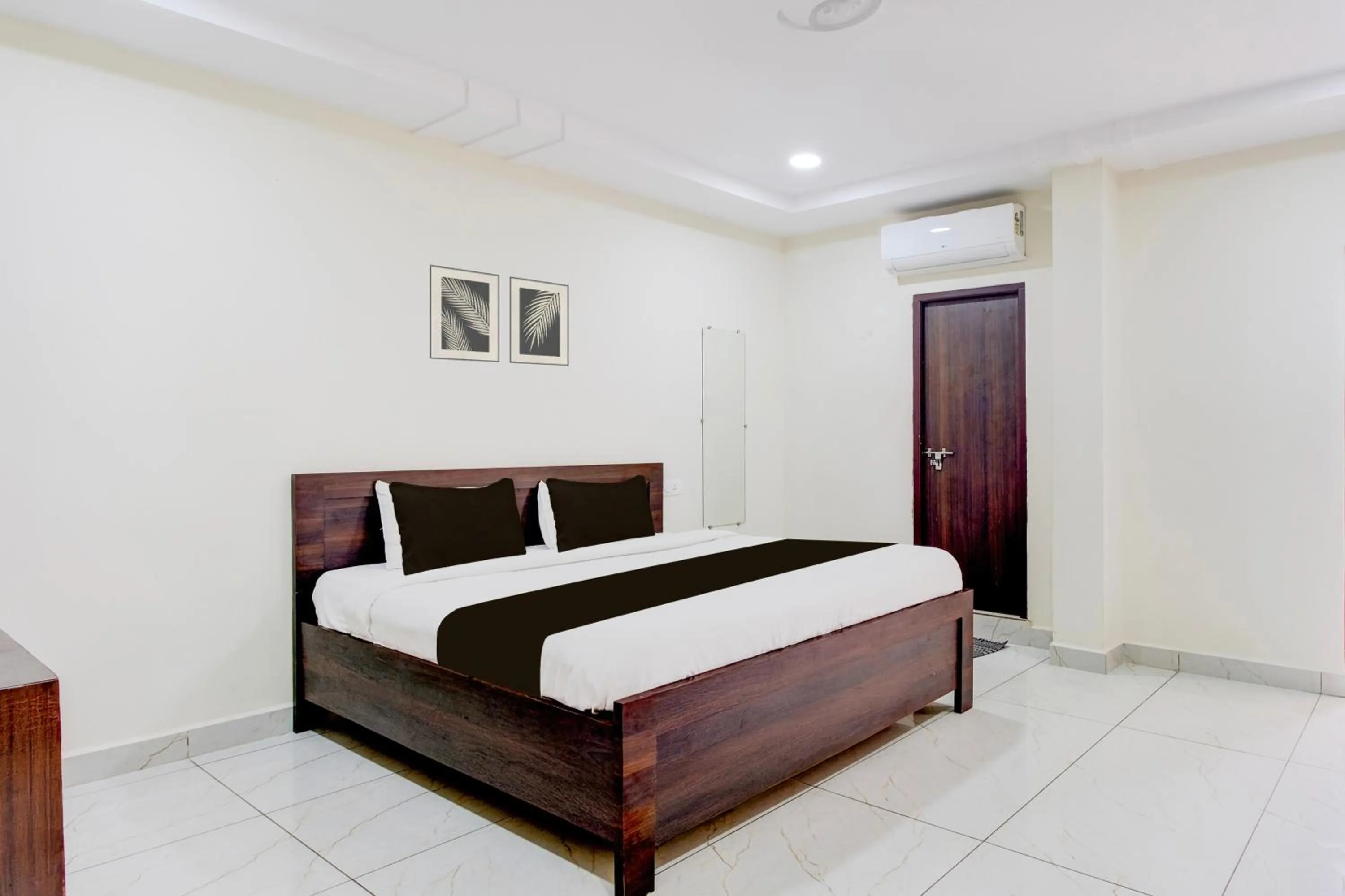 Bedroom, Bed in Super Hotel O Ramavarapadu Near PVR Icon