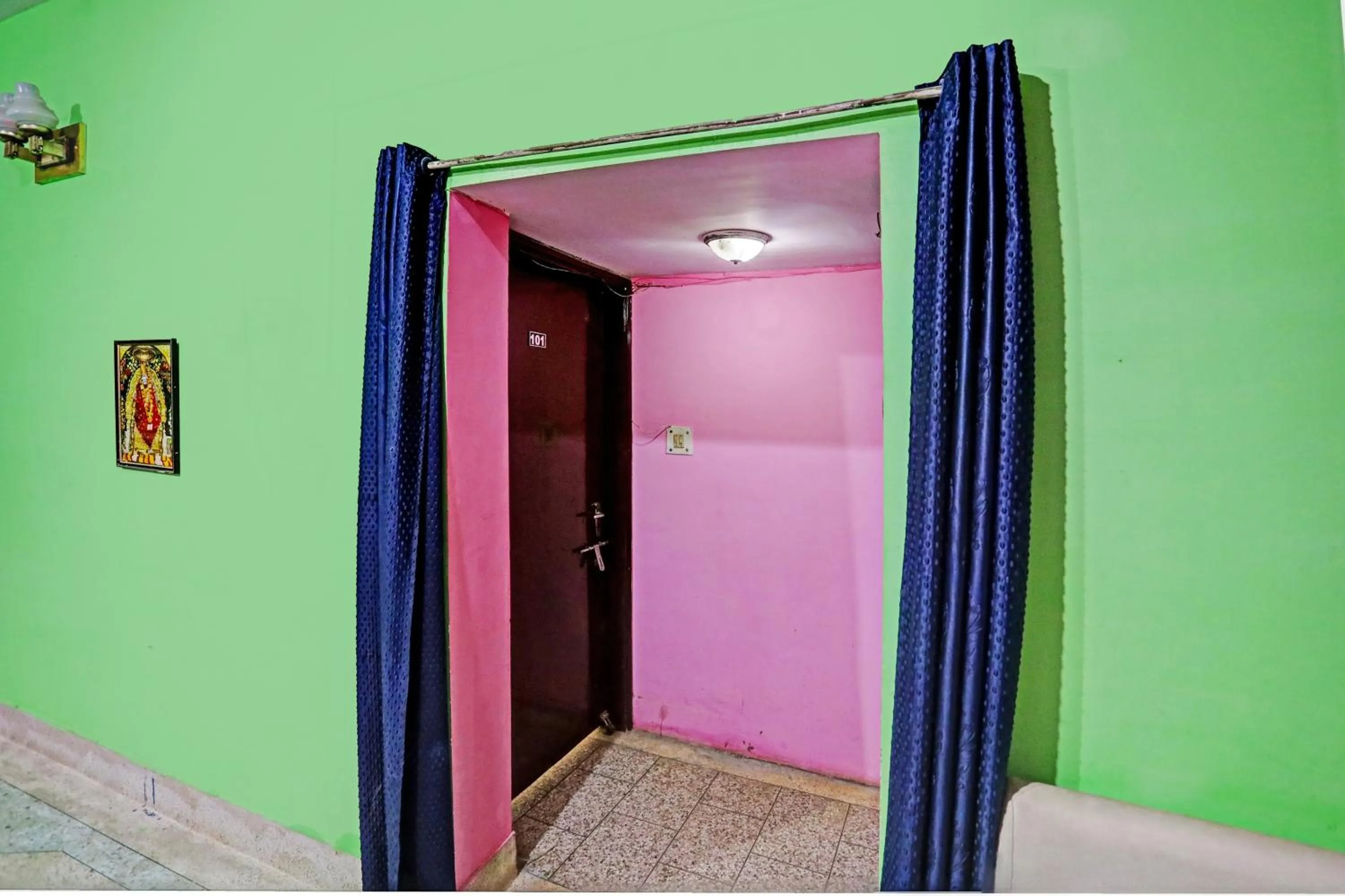 Lobby or reception in OYO Flagship Hotel Waves