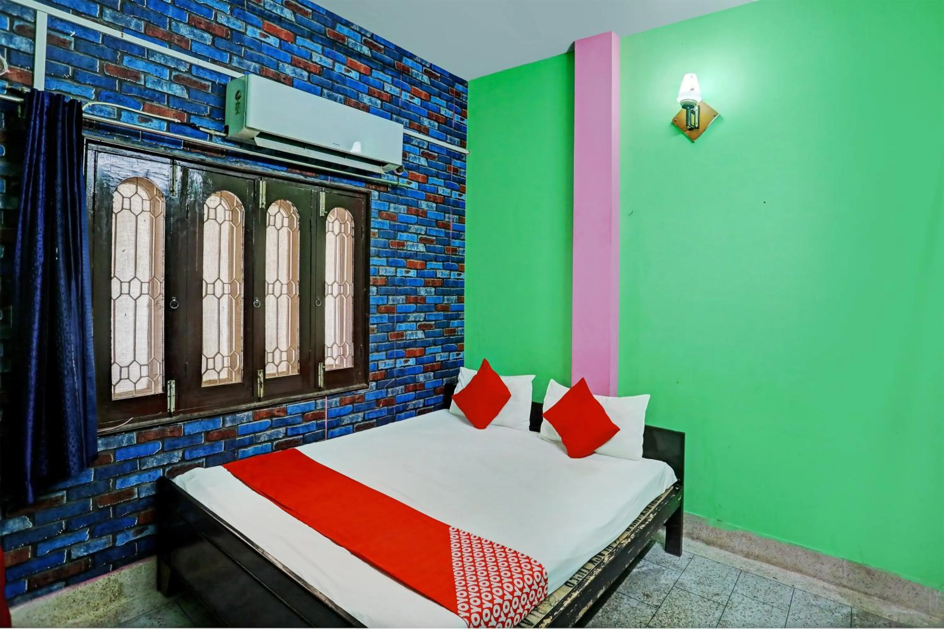 Bedroom in OYO Flagship Hotel Waves
