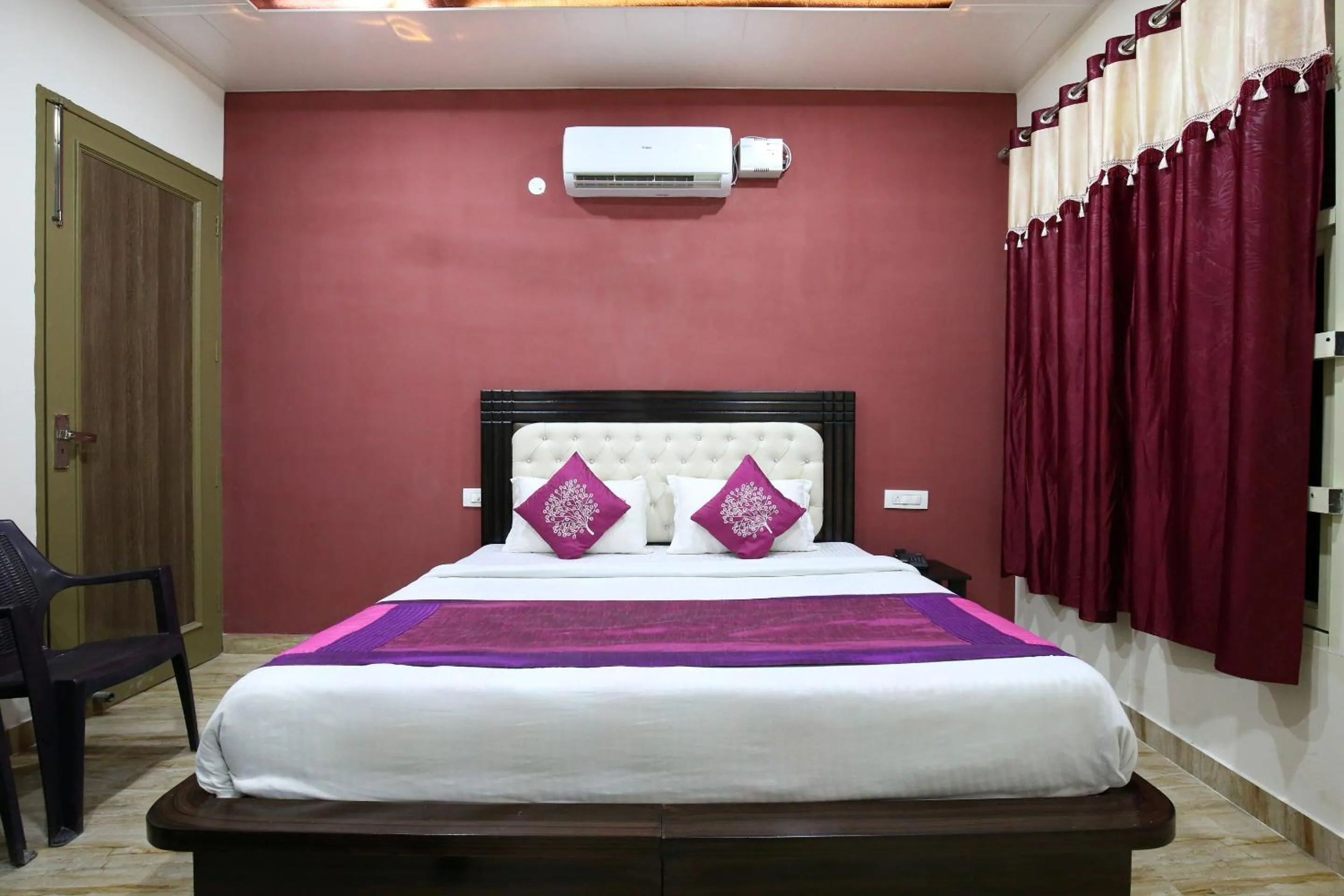 Bedroom in Hotel O Zirakpur City Court Complex Formerly The Platinum
