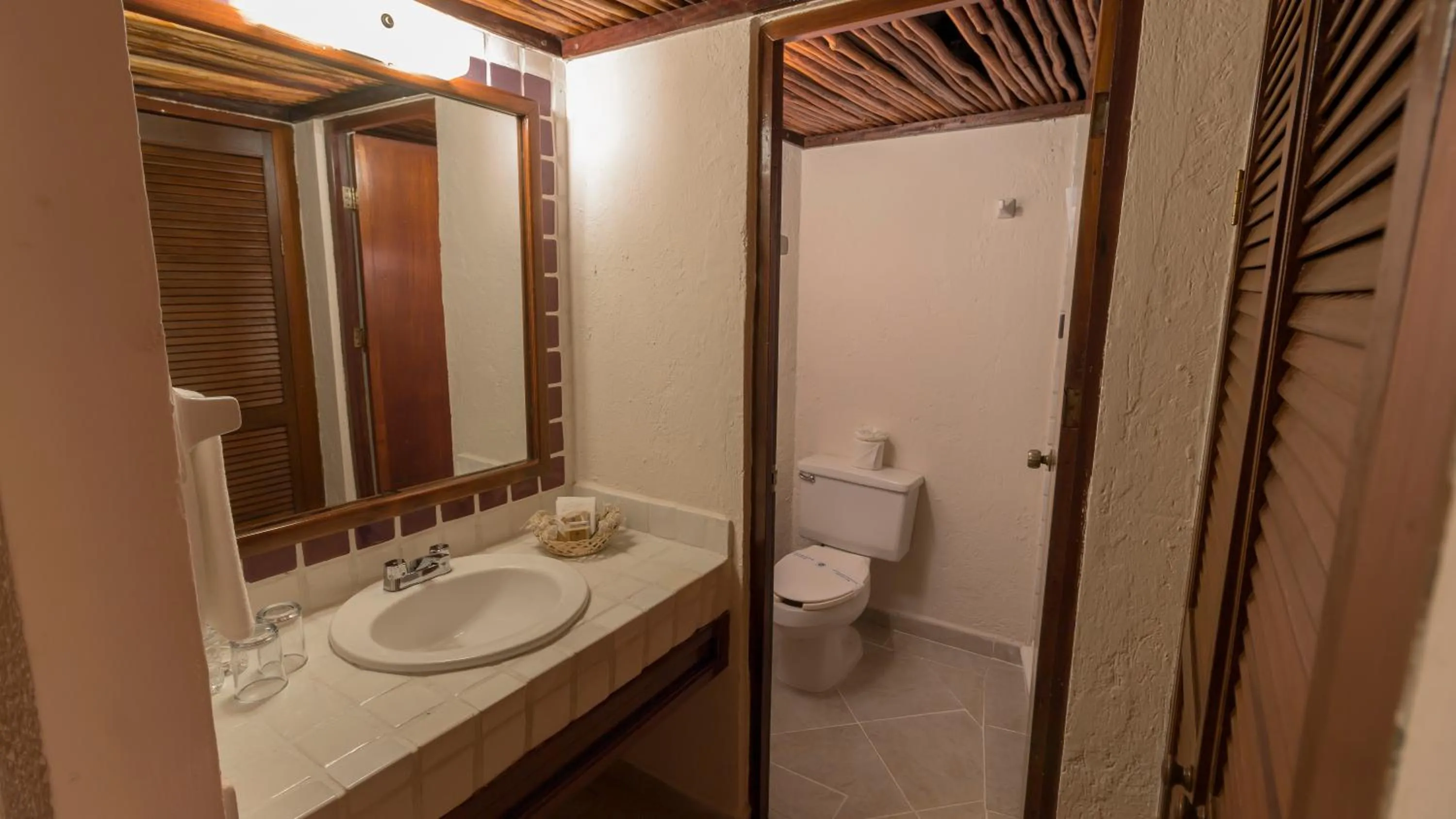 Casa del Mar Cozumel Hotel & Dive Resort with free access to an exclusive beach club