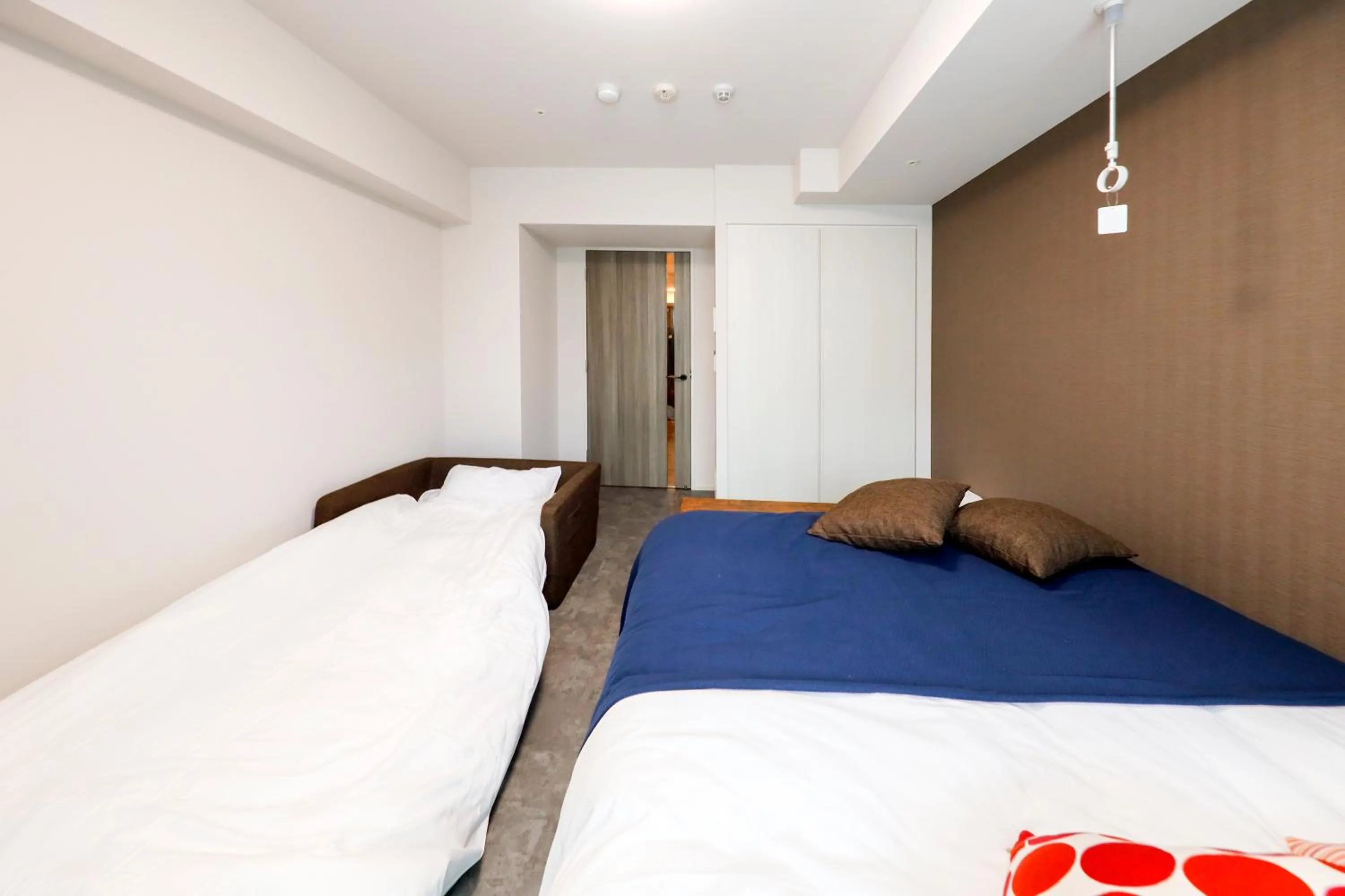 Bed in Seaside Tamachi by Tranova