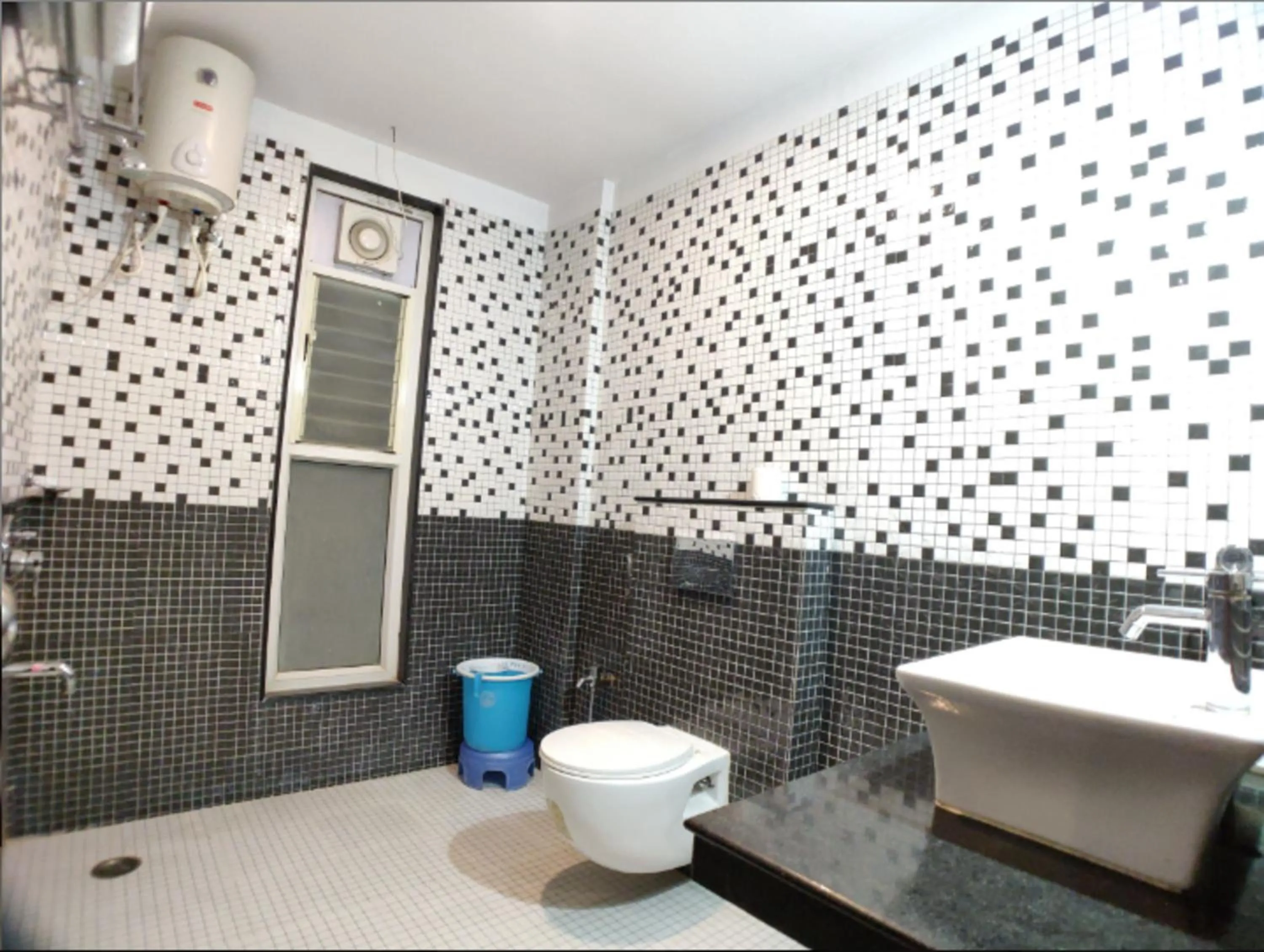 Shower in Hotel Badrika Inn