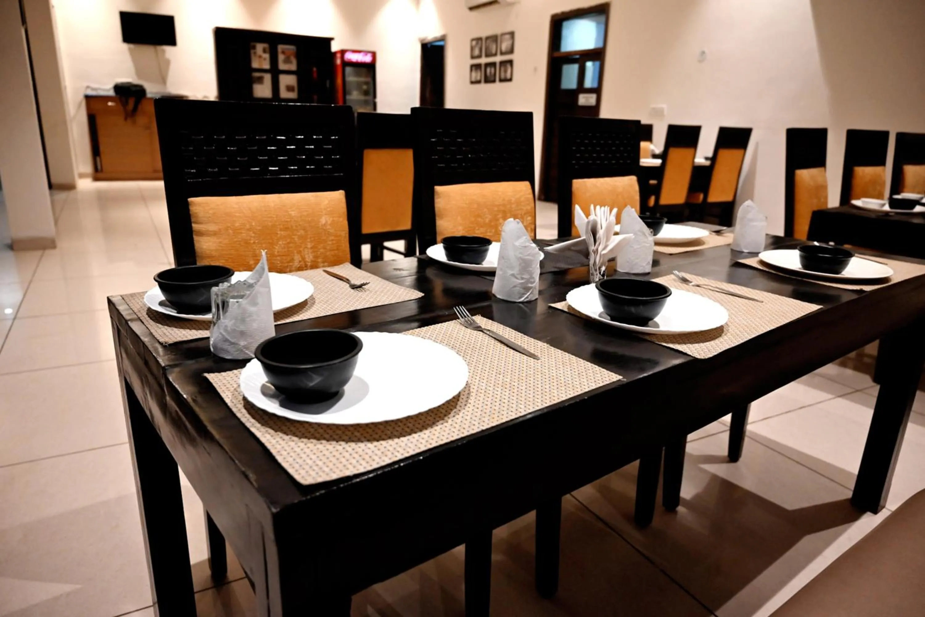 Restaurant/places to eat in Hotel Badrika Inn