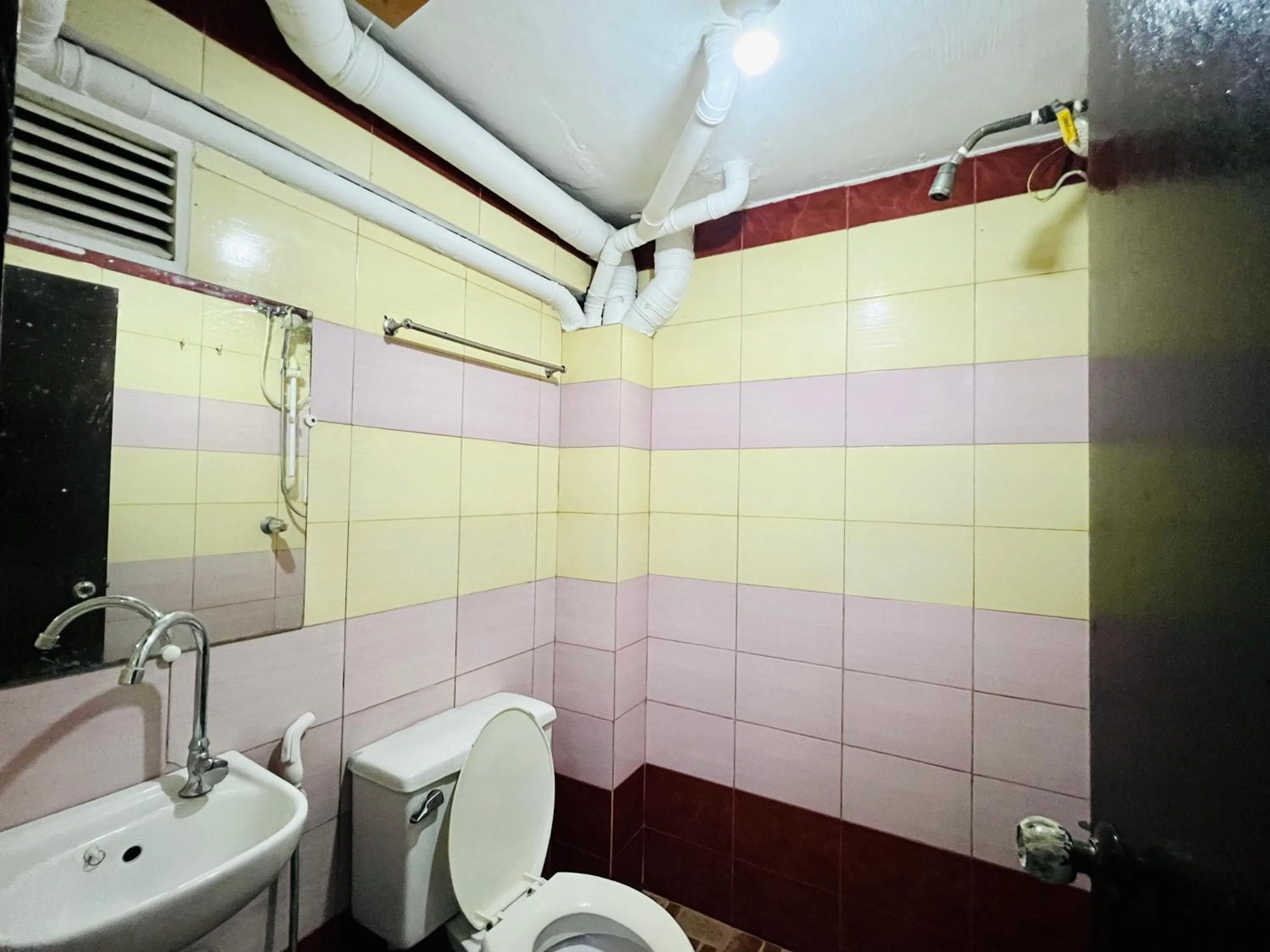 Bathroom in King Henry's Transient House