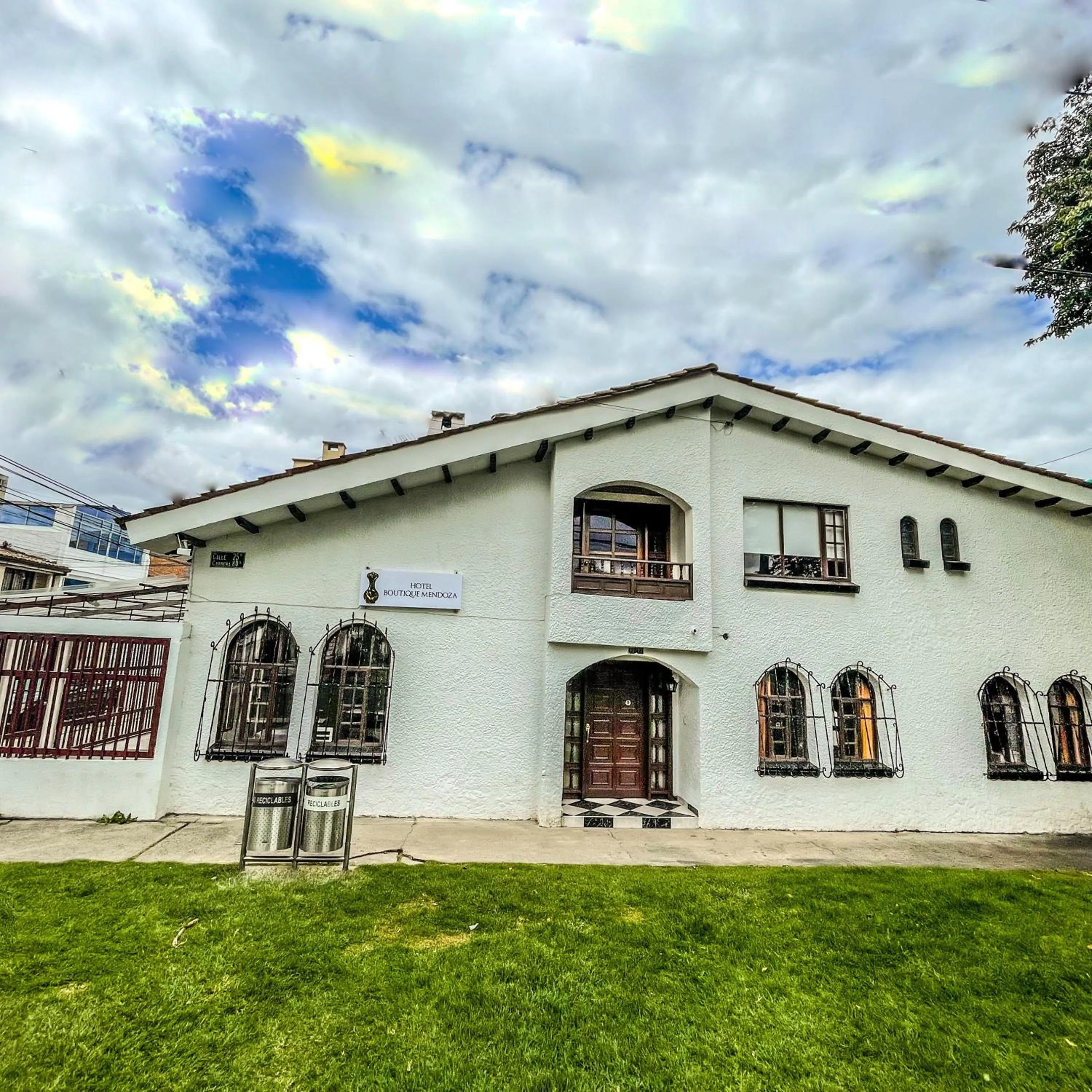 Property building in HOTEL MENDOZA BOUTIQUE - Cerca Aeropuerto El Dorado