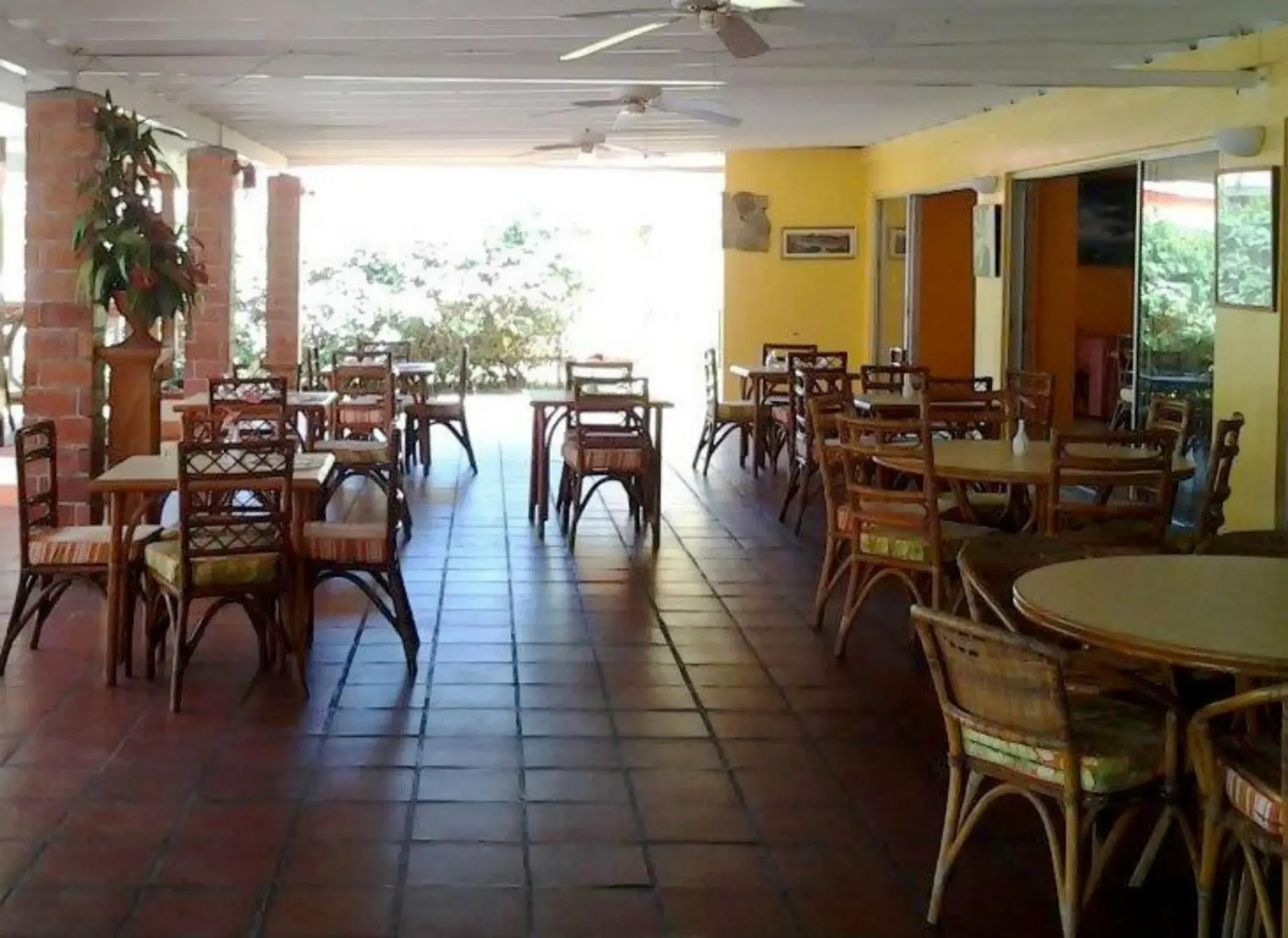 Restaurant/places to eat in Sunset Shores Beach Hotel Restaurant/places to eat in Sunset Shores Beach Hotel