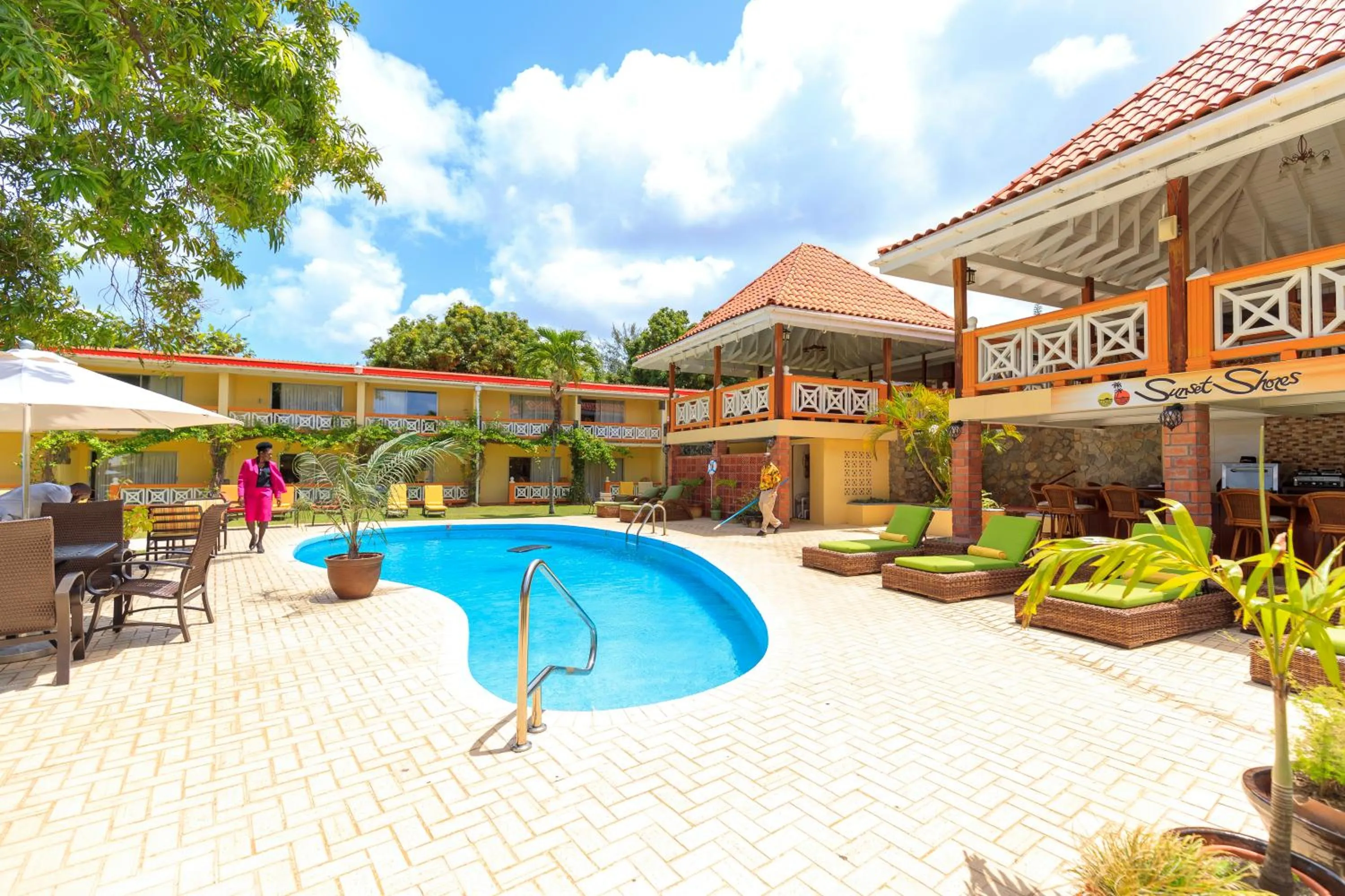 Swimming pool in Sunset Shores Beach Hotel