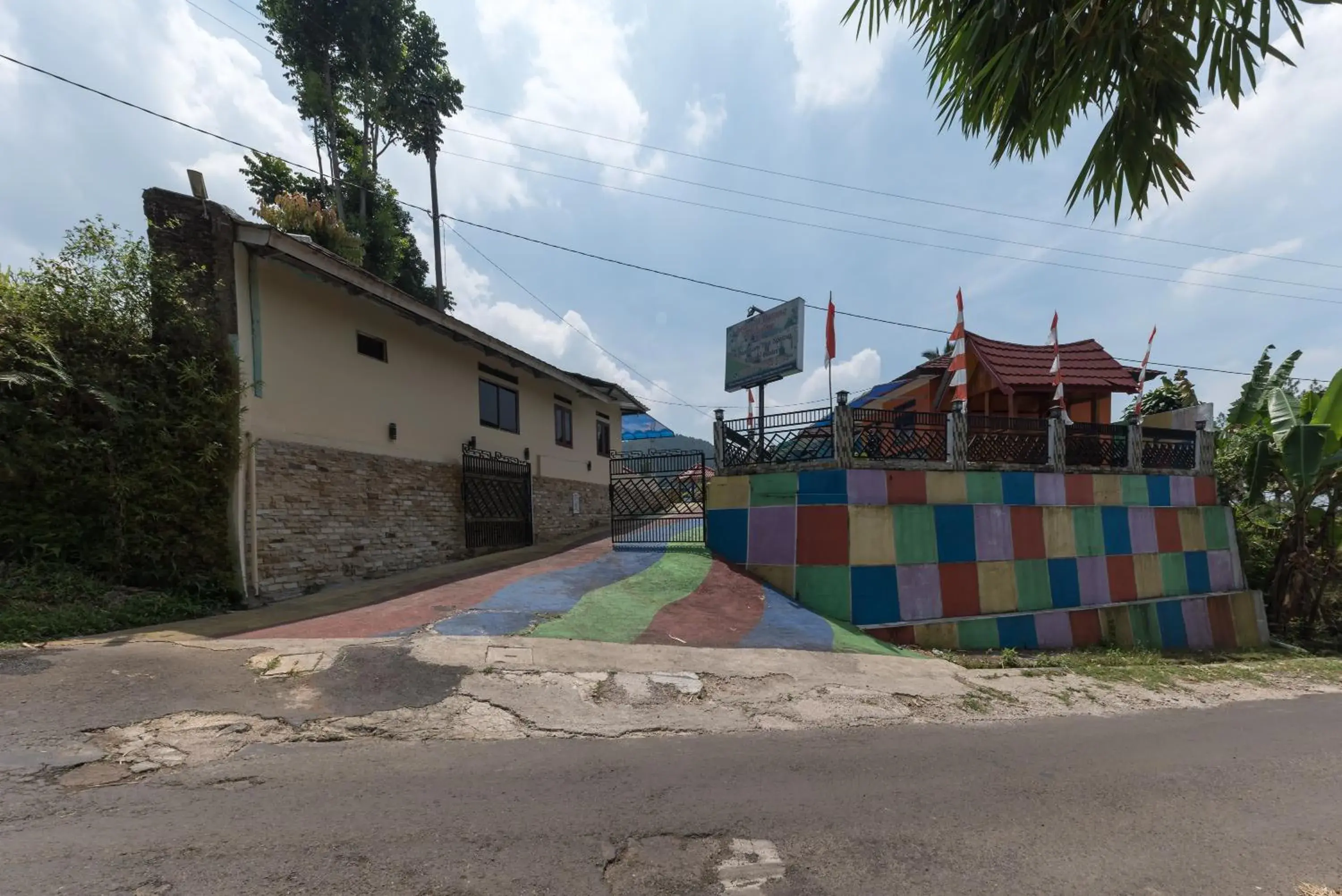 Facade/entrance in RedDoorz Resort @ Ciater 2 Facade/entrance in RedDoorz Resort @ Ciater 2