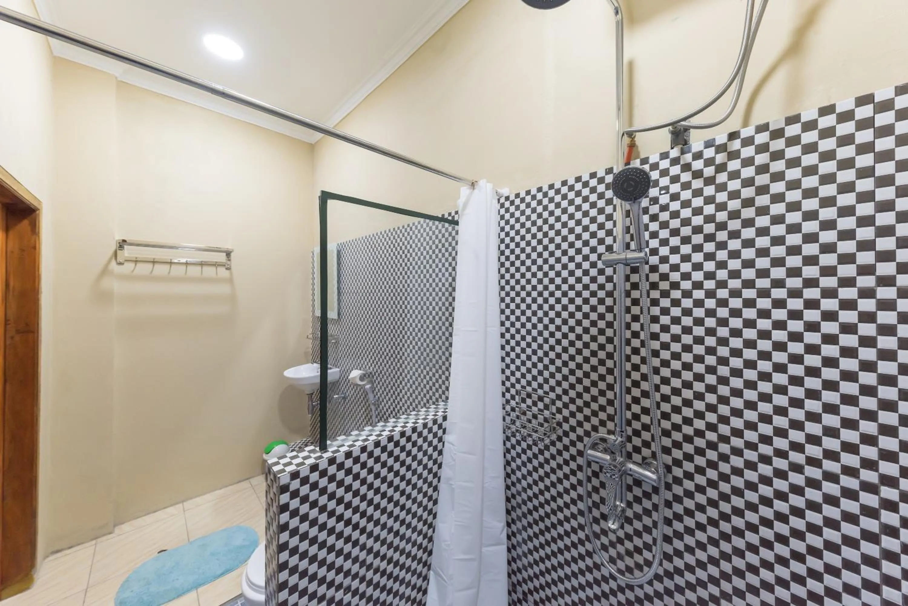 Bathroom in RedDoorz Resort @ Ciater 2