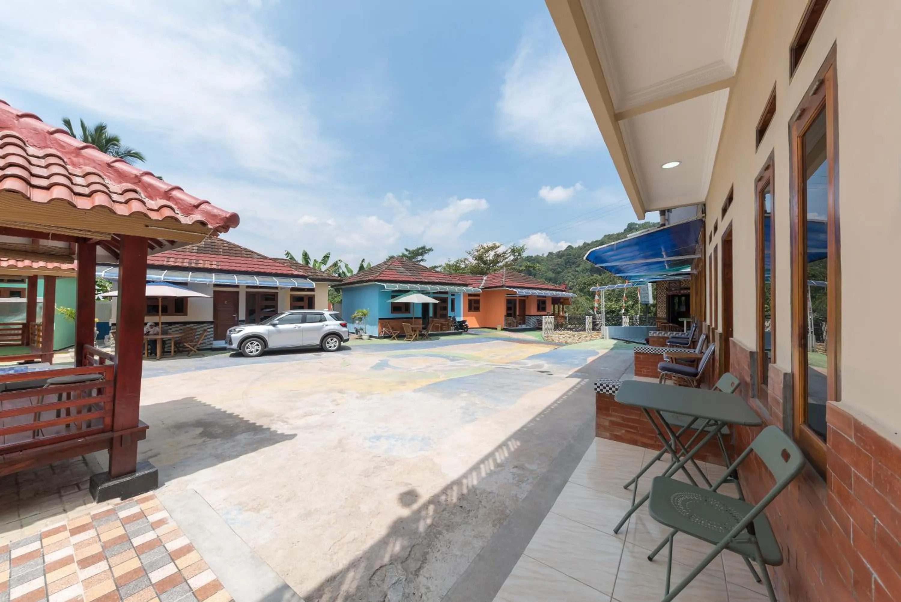 Parking in RedDoorz Resort @ Ciater 2