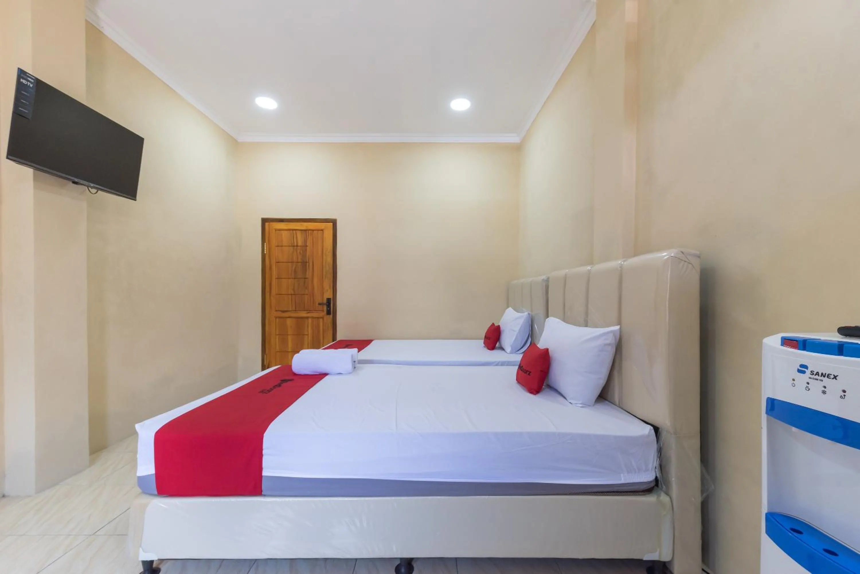 Bedroom, Bed in RedDoorz Resort @ Ciater 2