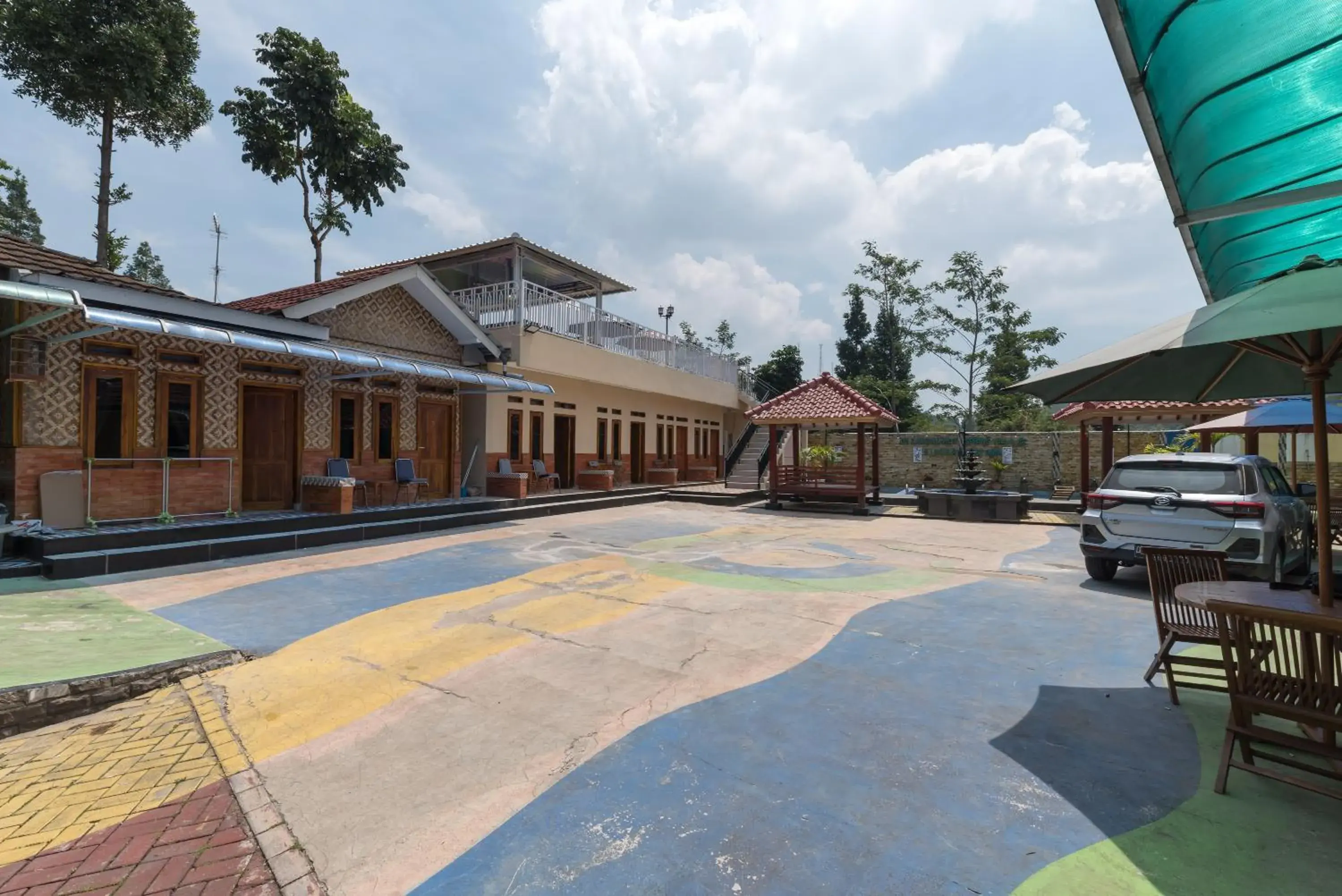 Property building in RedDoorz Resort @ Ciater 2 Property building in RedDoorz Resort @ Ciater 2