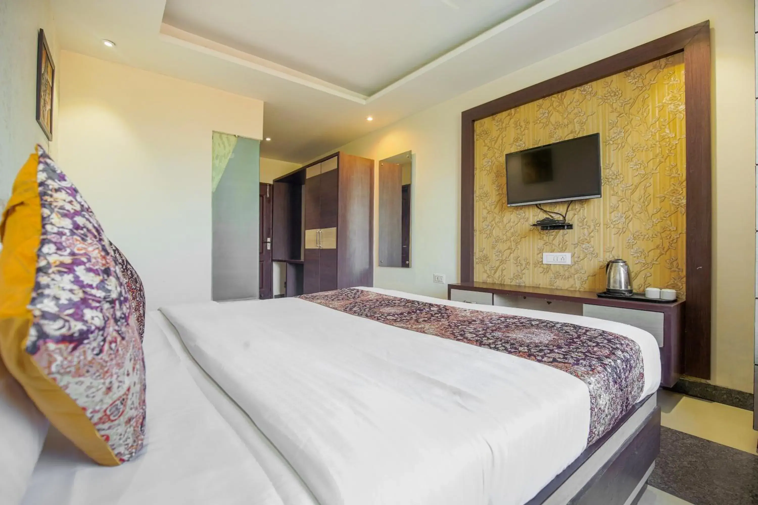 Coffee/tea facilities, Bed in VK Hotels & Resorts Coffee/tea facilities, Bed in VK Hotels & Resorts