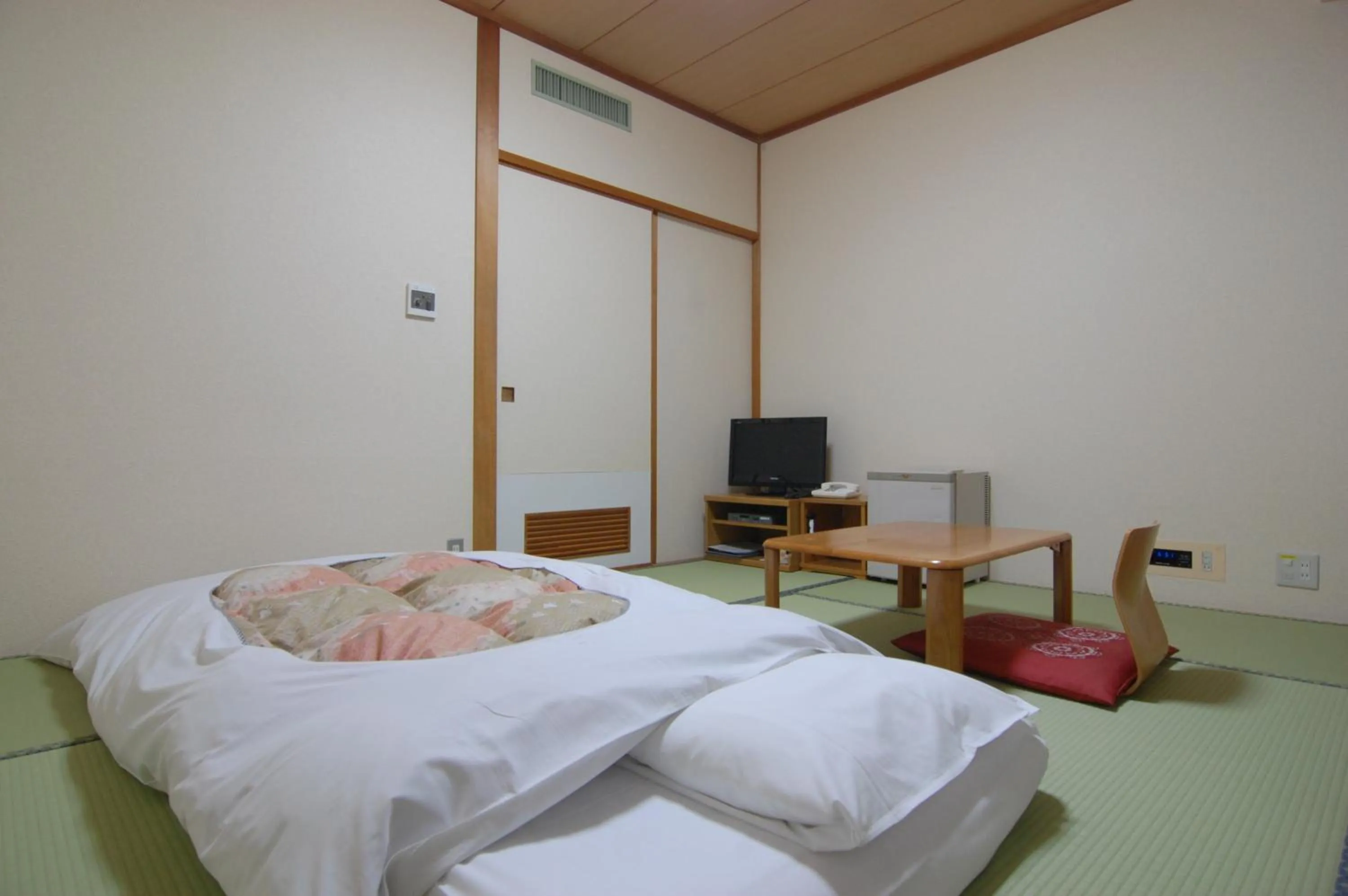 Photo of the whole room in Hotel Sunroute Aomori