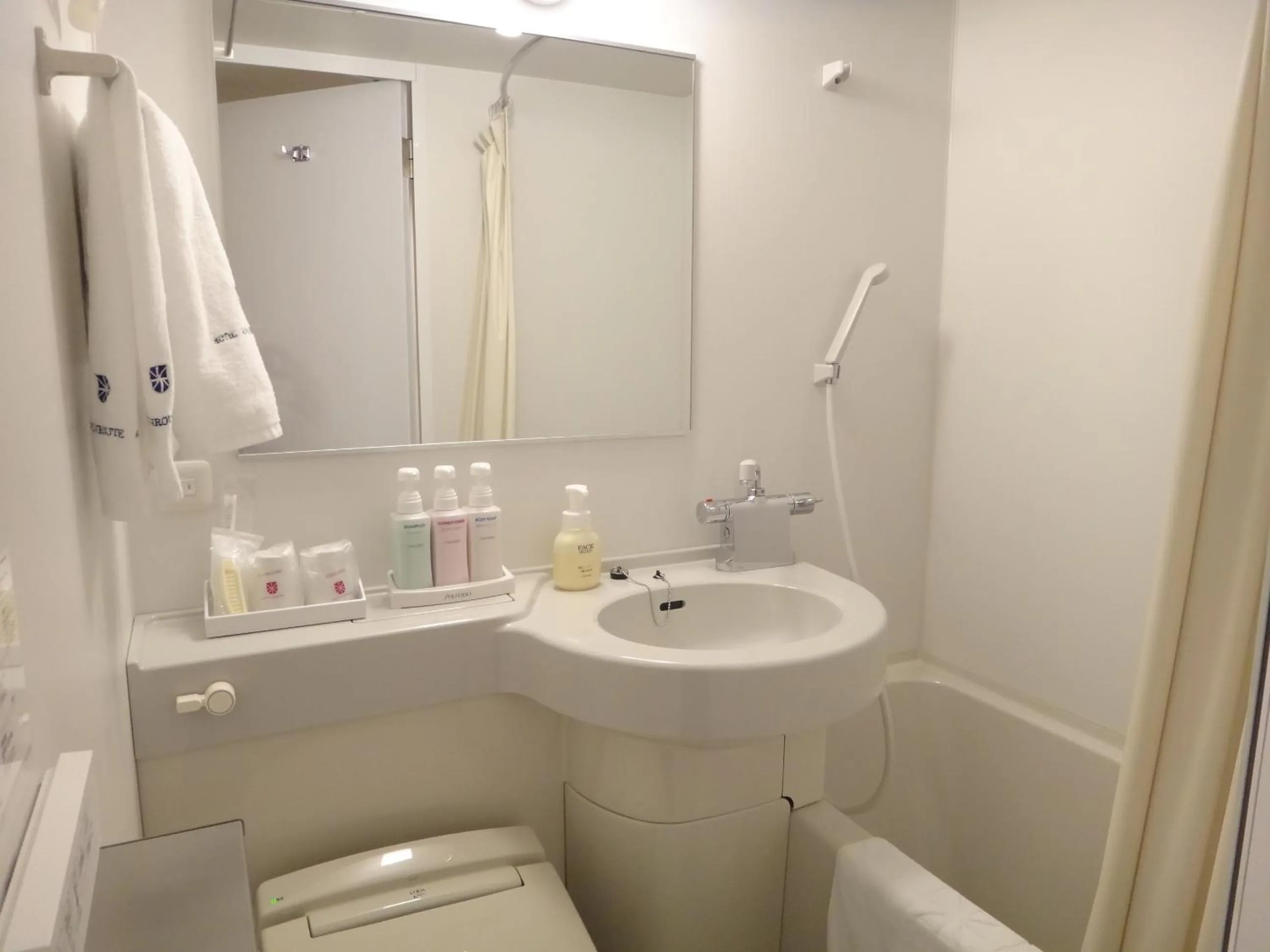 Shower in Hotel Sunroute Aomori