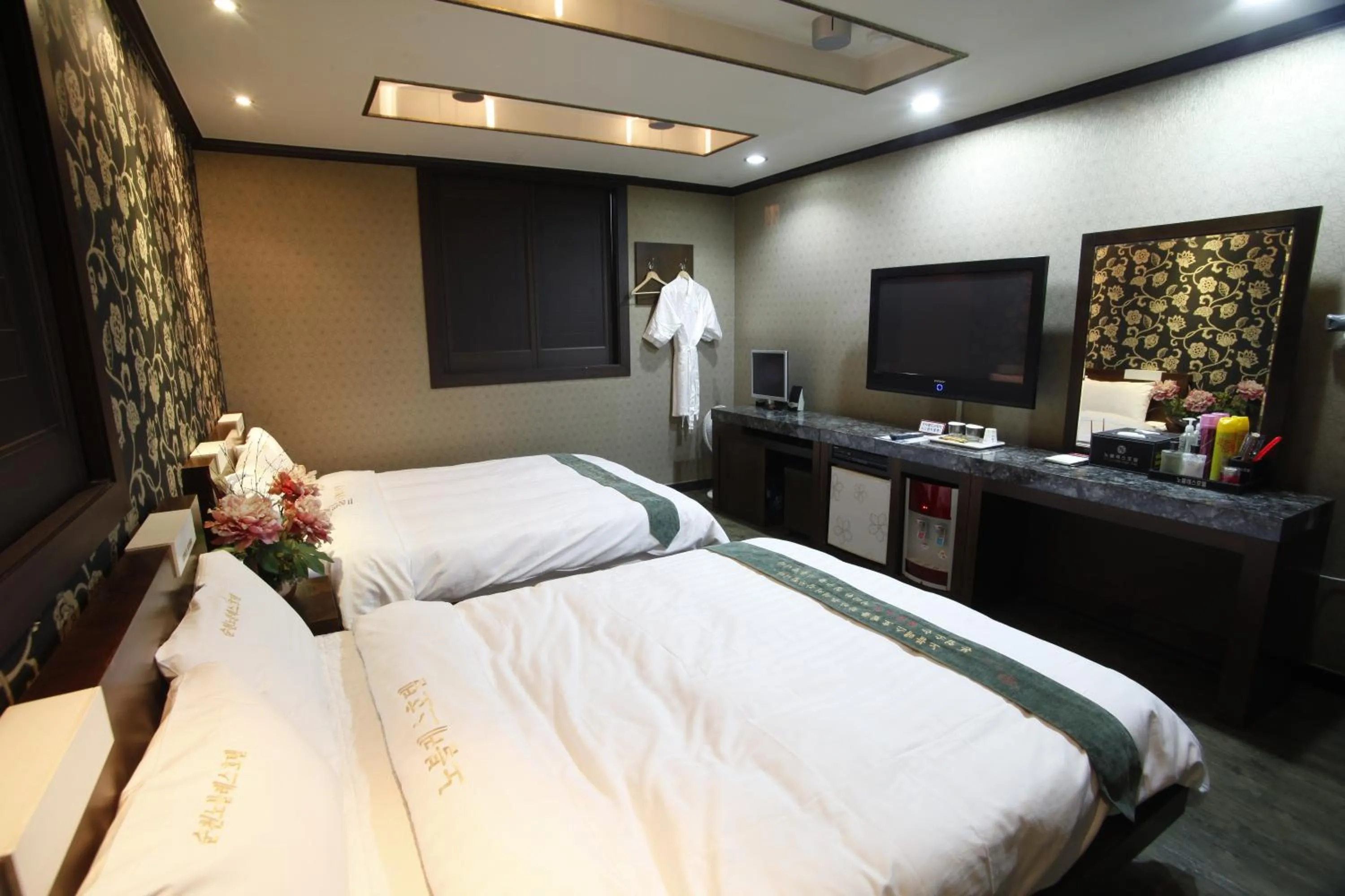 Photo of the whole room, Bed in Suncheon Nobless Hotel