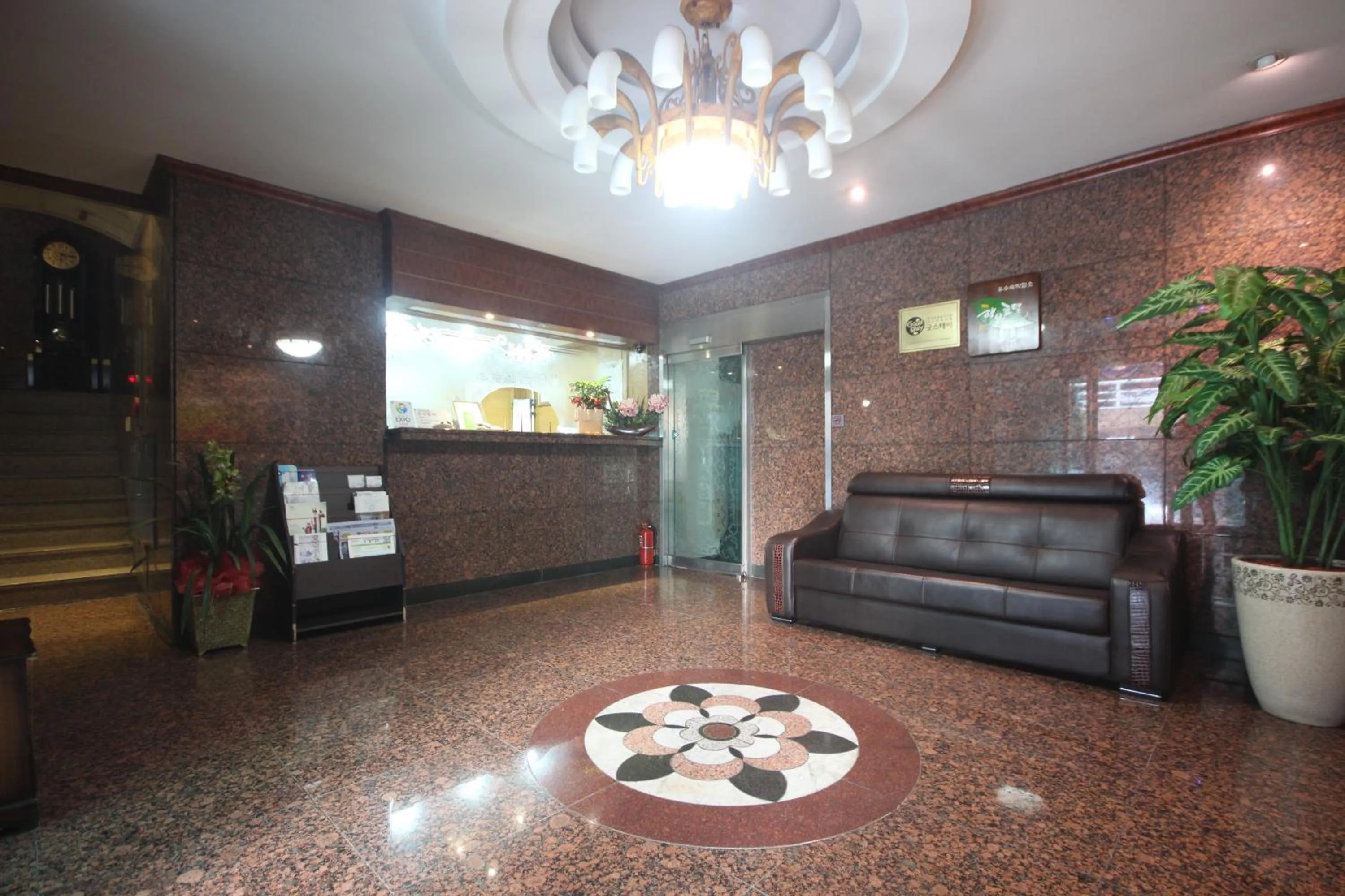 Lobby or reception in Suncheon Nobless Hotel