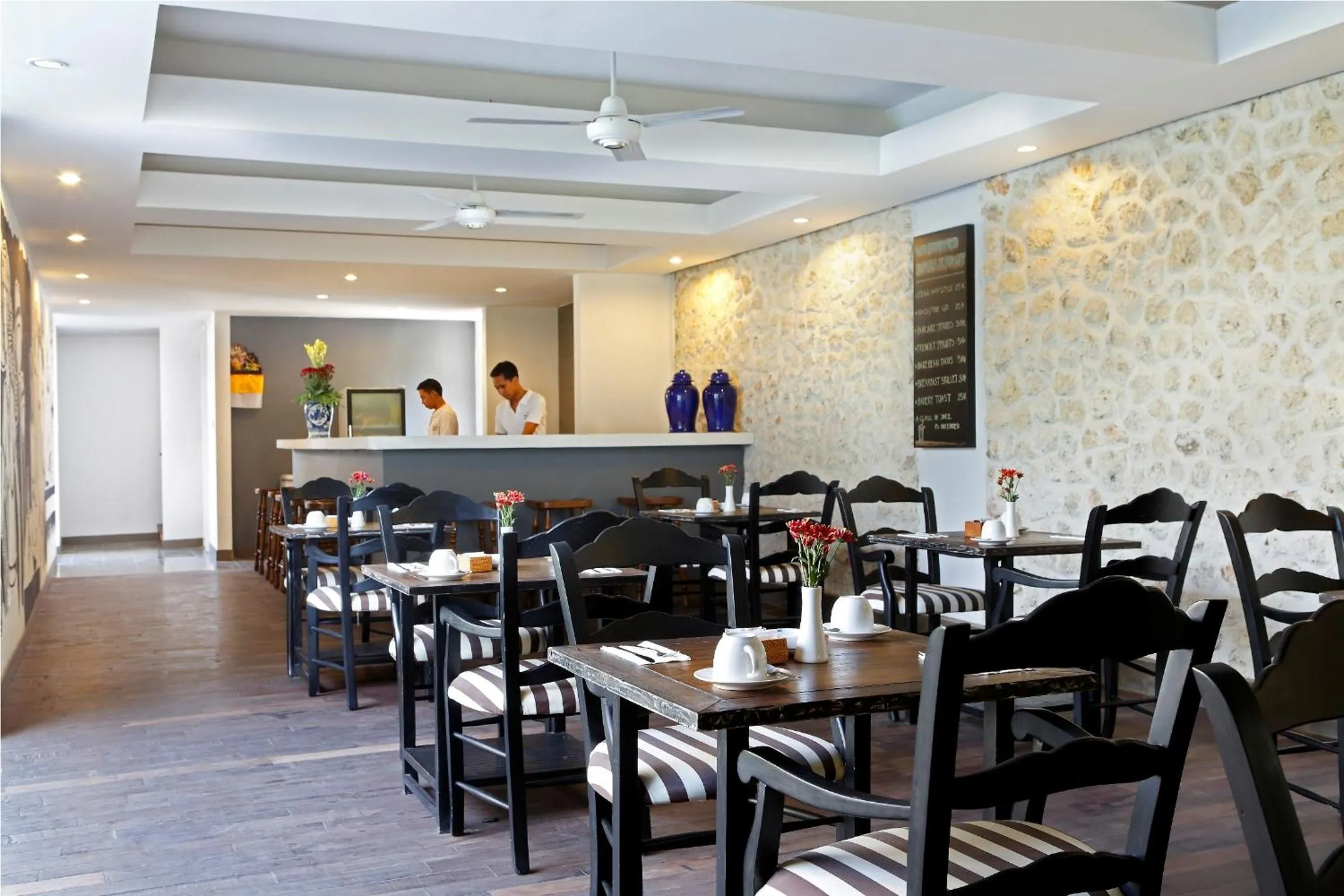 Restaurant/places to eat in 7 Bidadari Hotel Seminyak