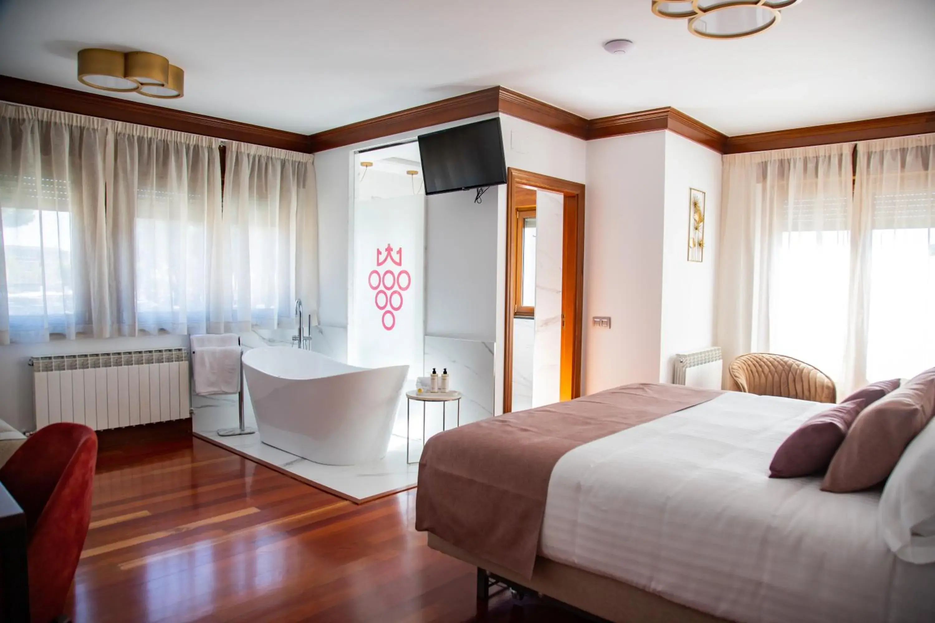 Deluxe Suite with Spa Bath in Hotel Spa Viña Real Deluxe Suite with Spa Bath in Hotel Spa Viña Real