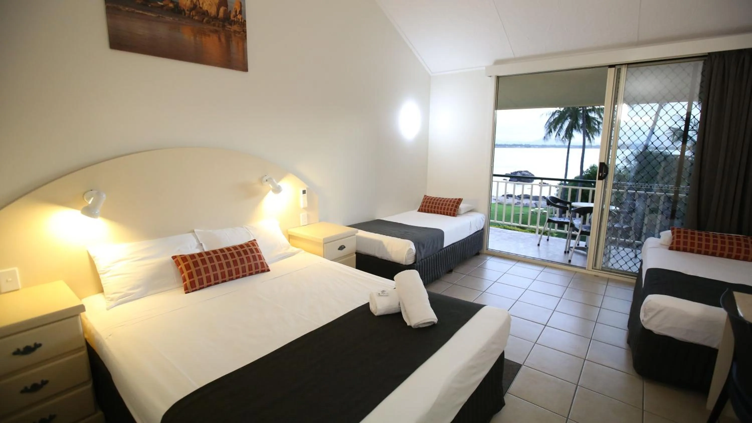 Photo of the whole room, Bed in Whitsunday Sands Resort