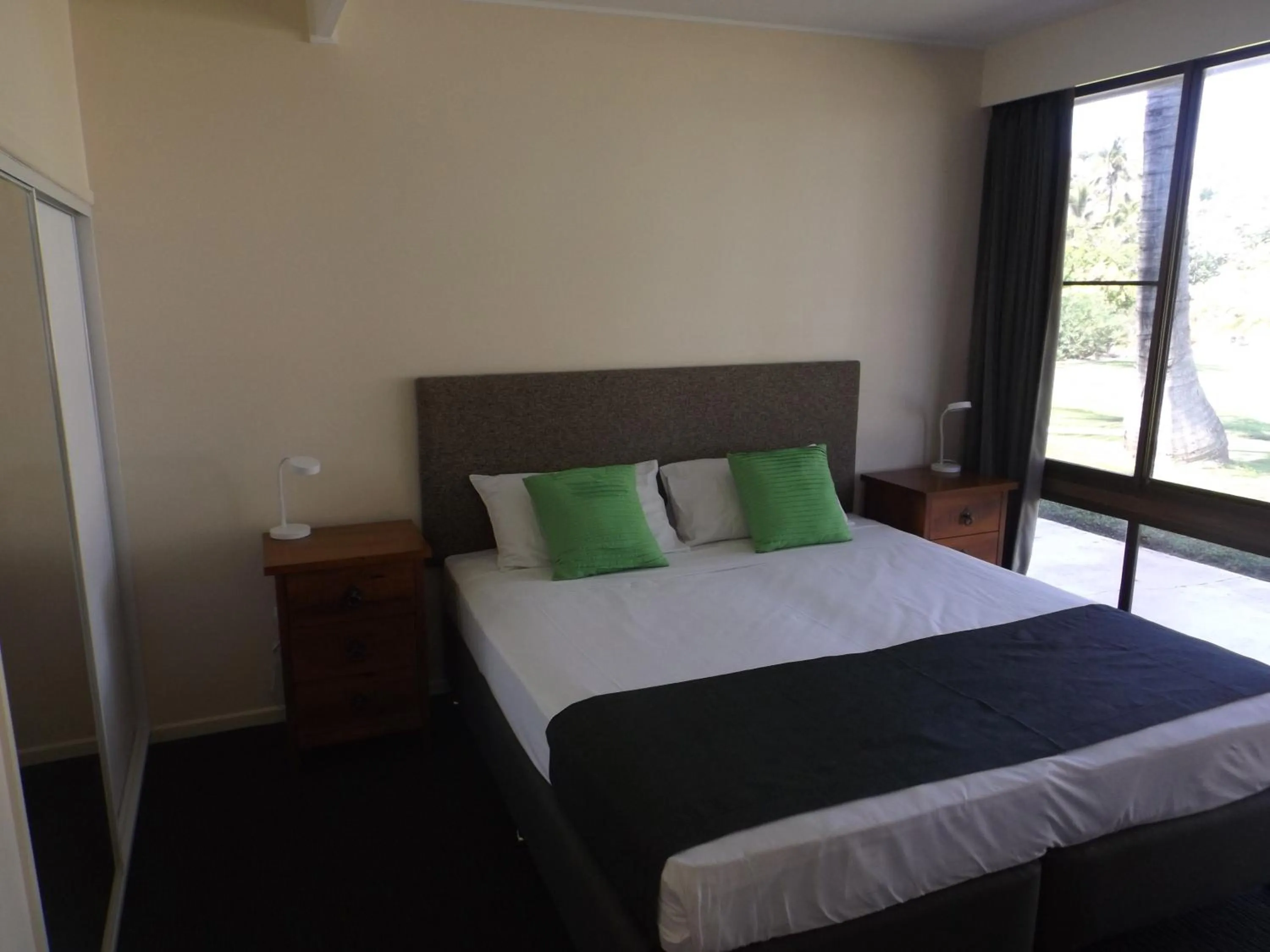 Bedroom, Bed in Whitsunday Sands Resort