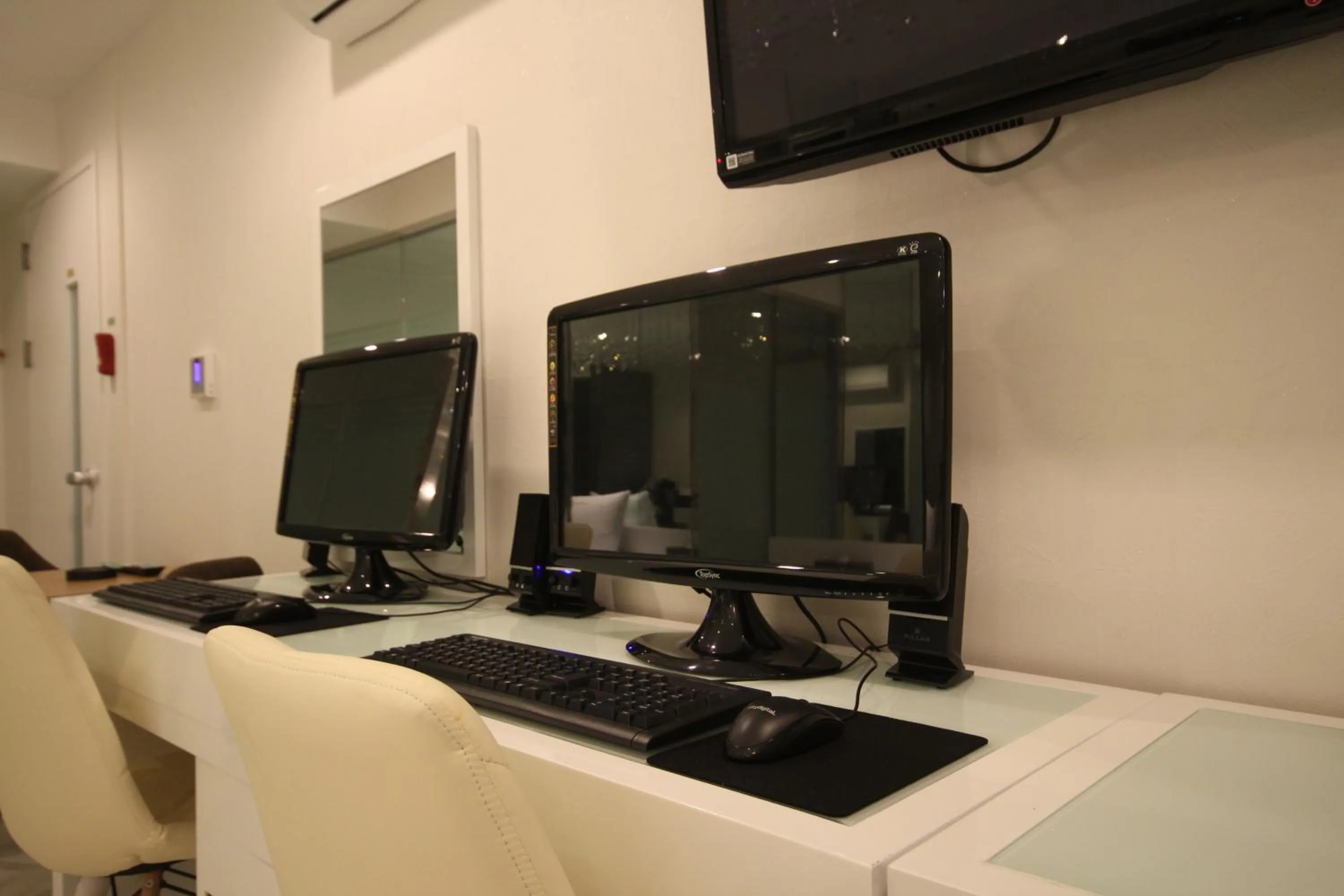 Seating area, TV/Entertainment Center in Boutique Hotel Aria Nampo