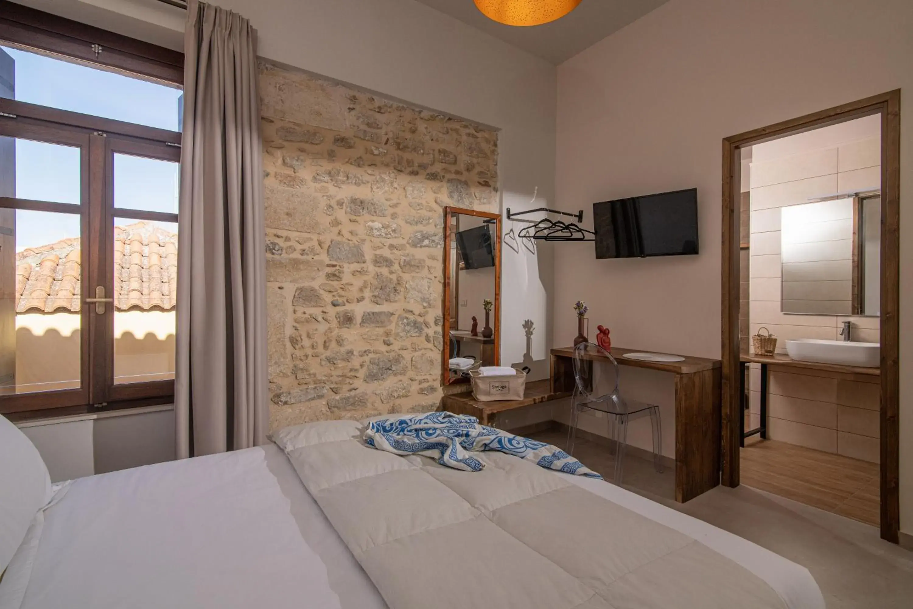 Coffee/tea facilities, Bed in CARPE DIEM HOTEL Coffee/tea facilities, Bed in CARPE DIEM HOTEL