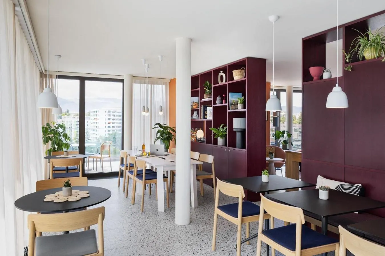 Communal lounge/ TV room in Stay KooooK Geneva City - Online Check In