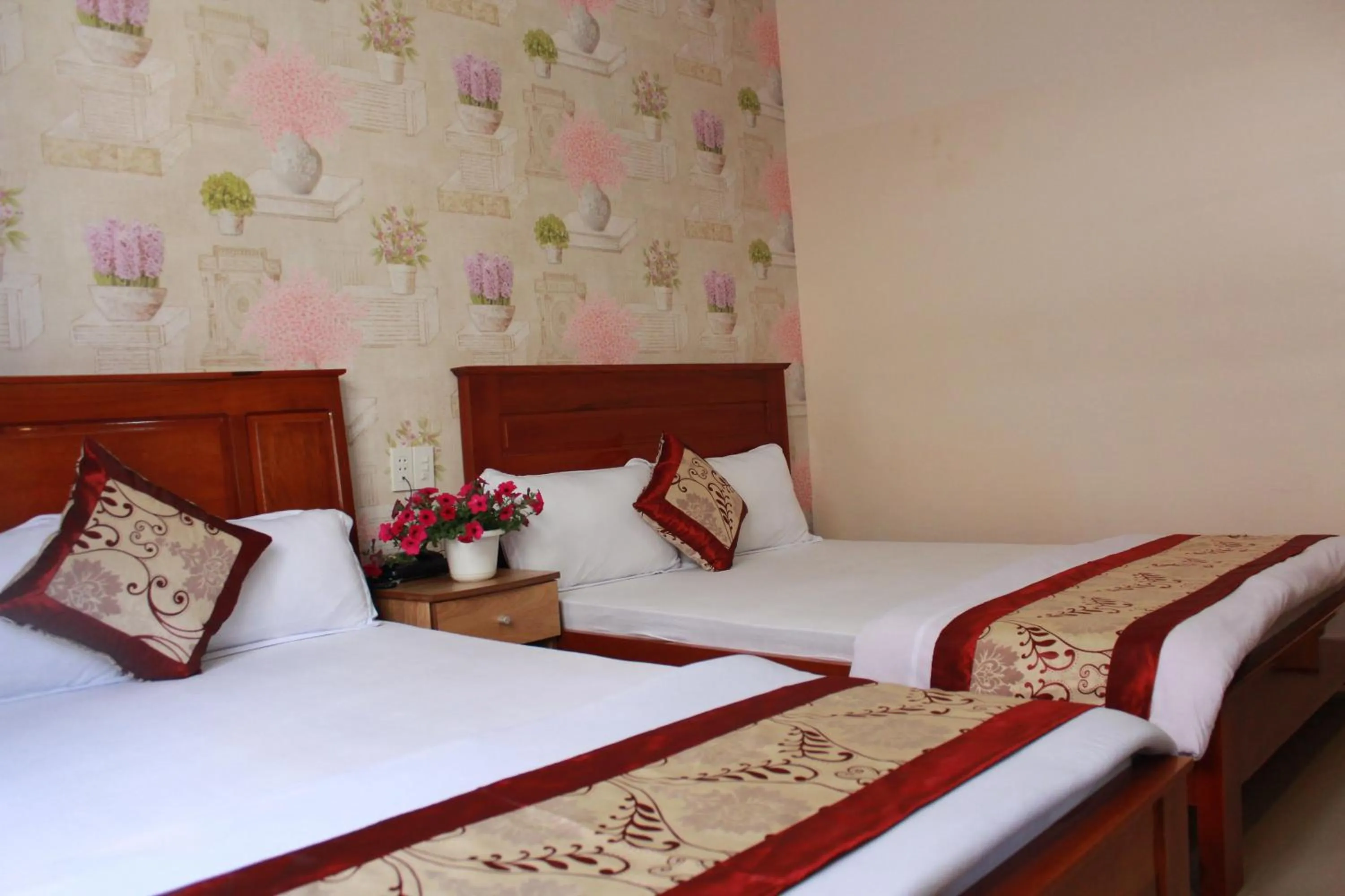 Photo of the whole room, Bed in Thanh Long Da Lat Hotel