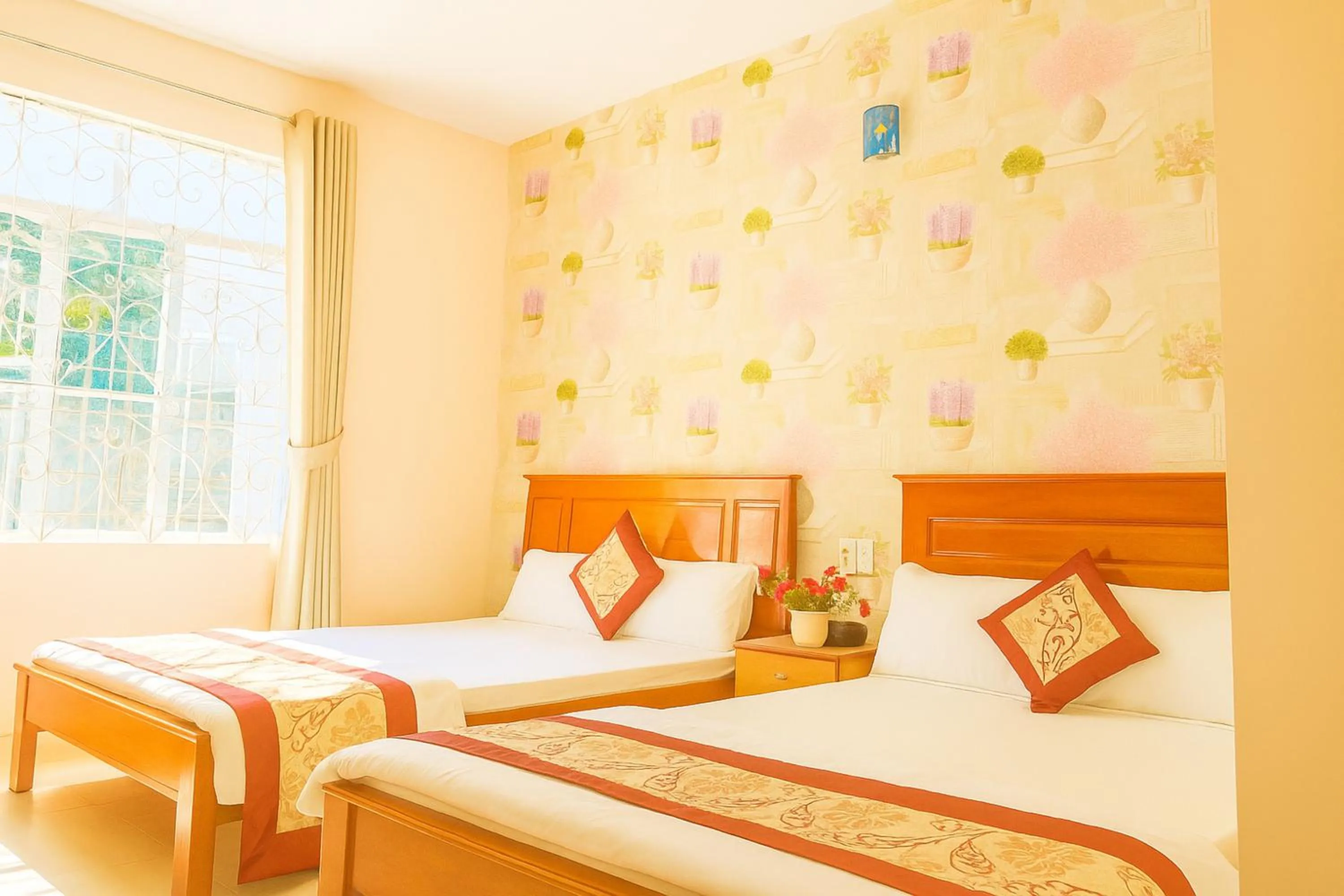 Photo of the whole room, Bed in Thanh Long Da Lat Hotel