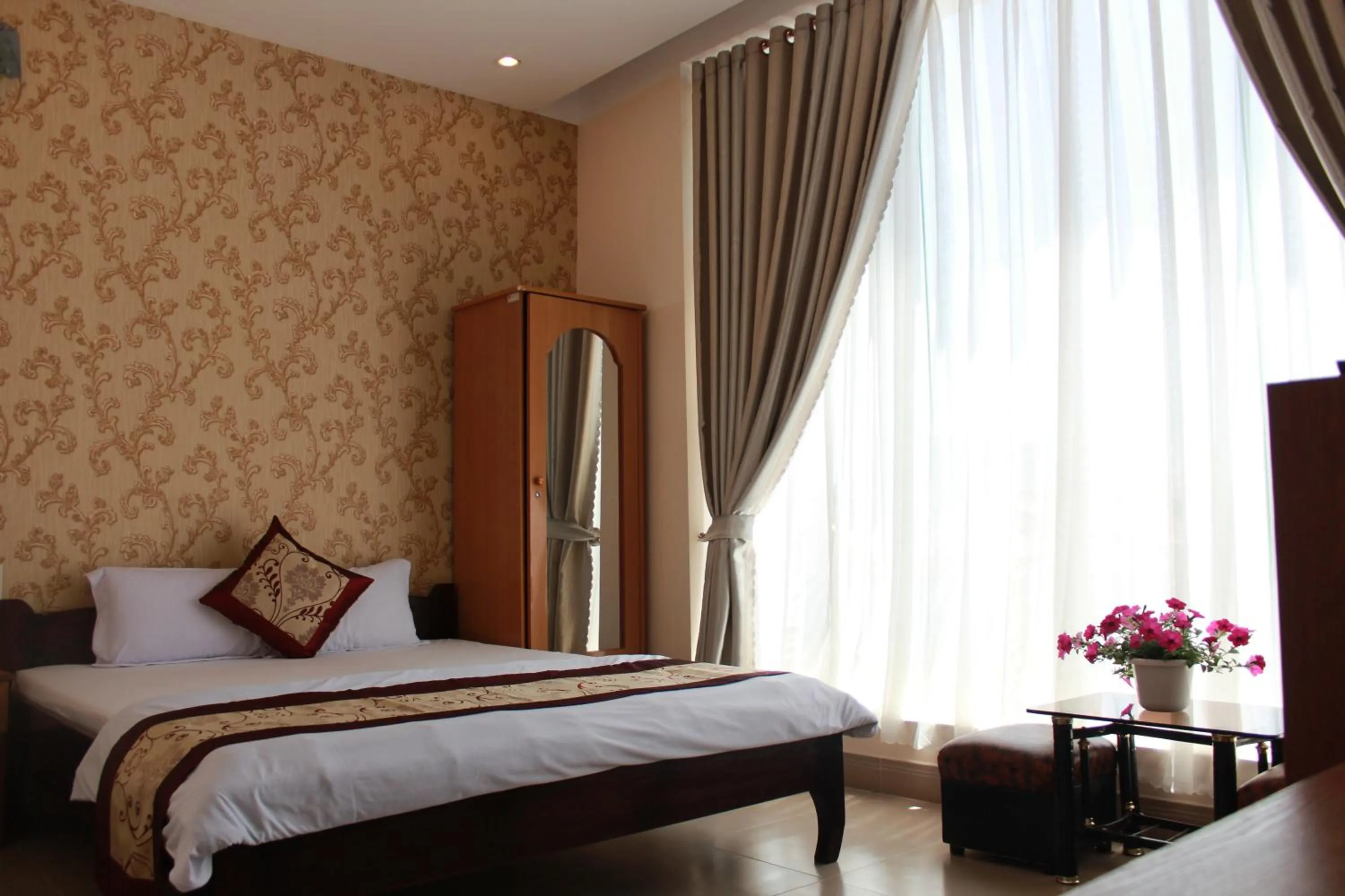 Photo of the whole room, Bed in Thanh Long Da Lat Hotel