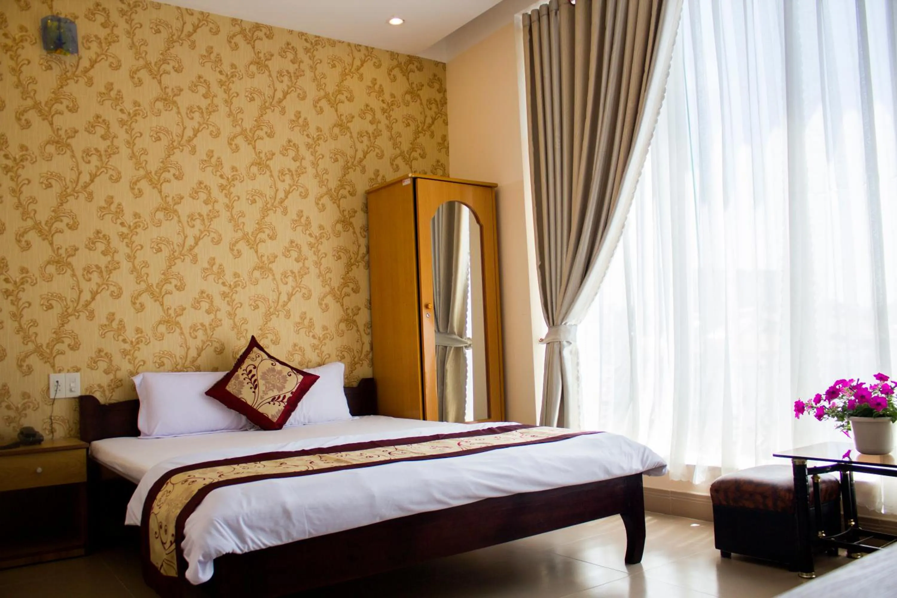 Photo of the whole room, Bed in Thanh Long Da Lat Hotel