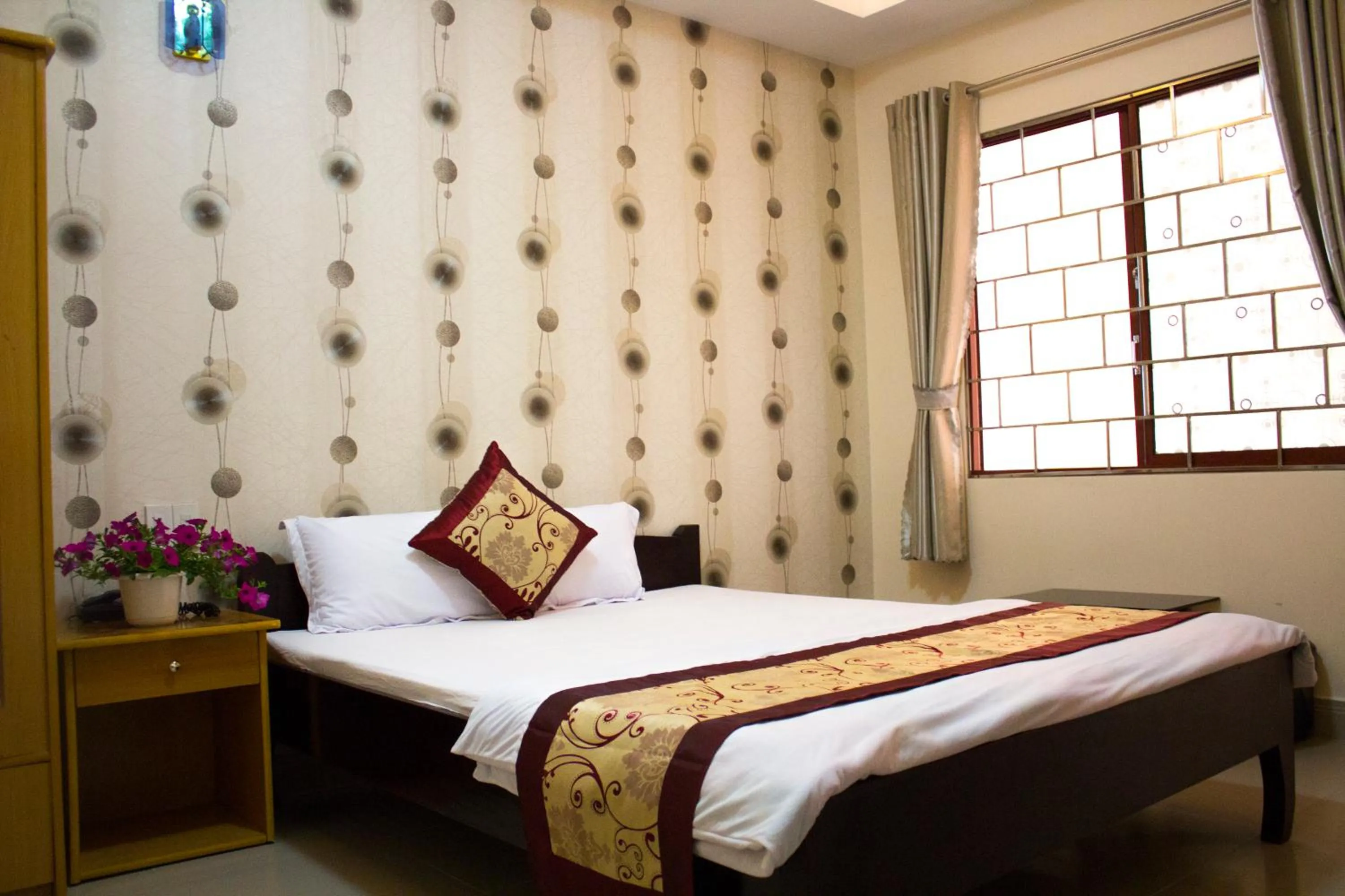 Photo of the whole room, Bed in Thanh Long Da Lat Hotel