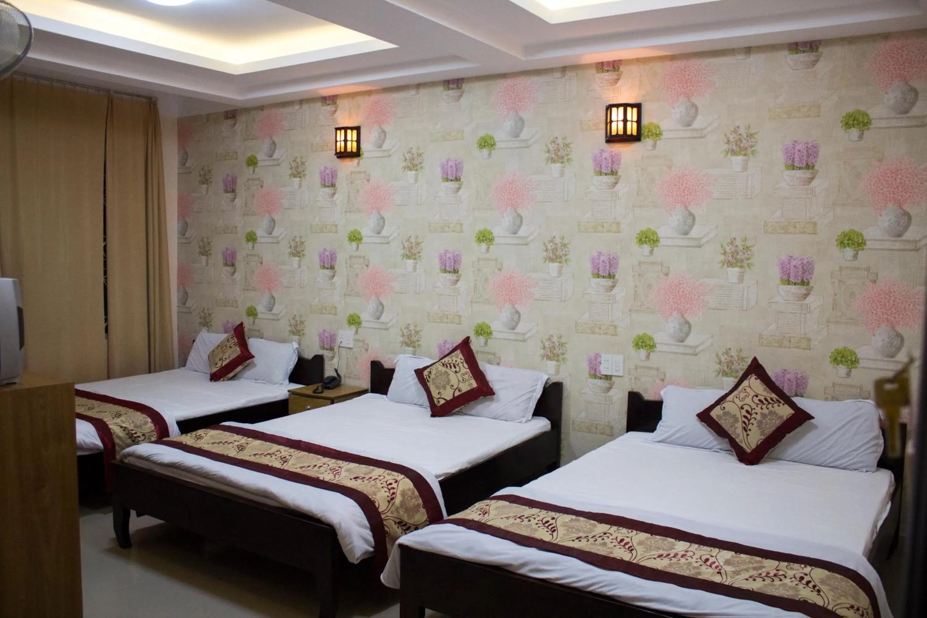 Photo of the whole room, Bed in Thanh Long Da Lat Hotel